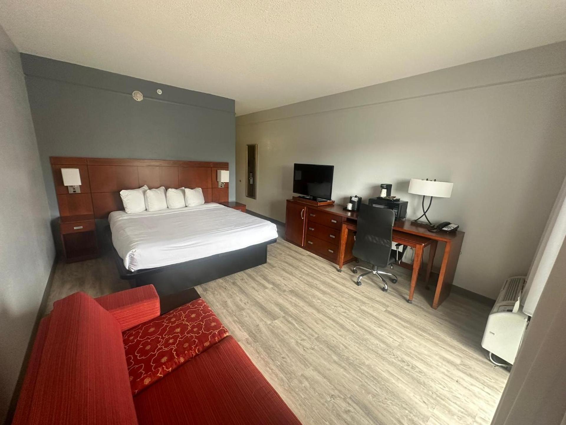 Super 8 by Wyndham Dallas Love Field Airport photo 38