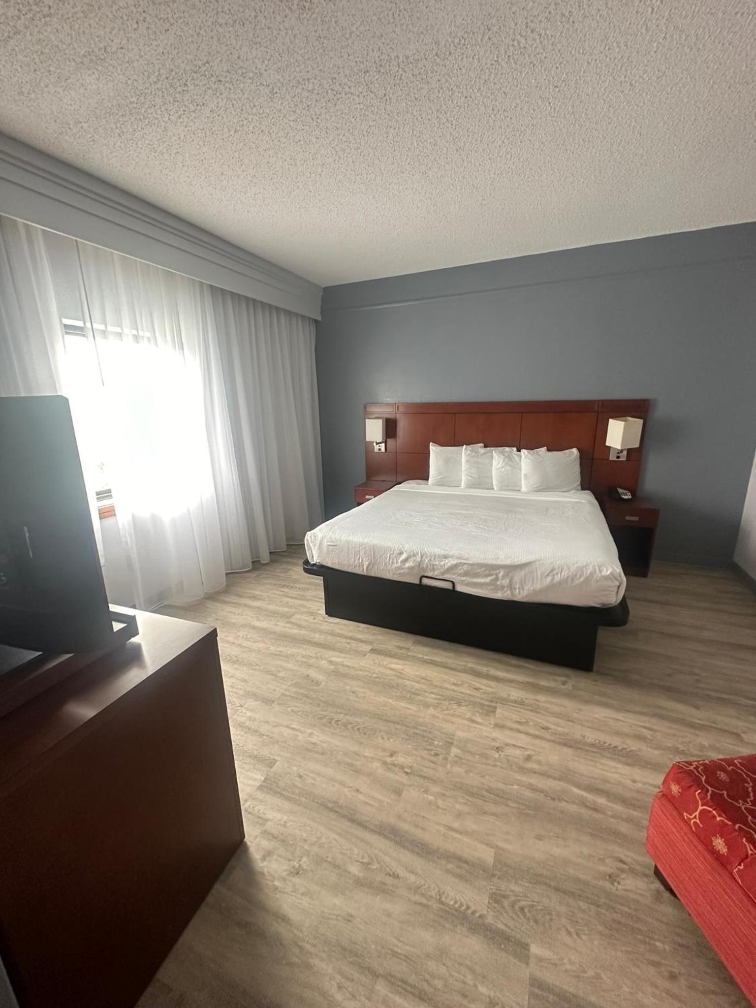 Super 8 by Wyndham Dallas Love Field Airport photo 40