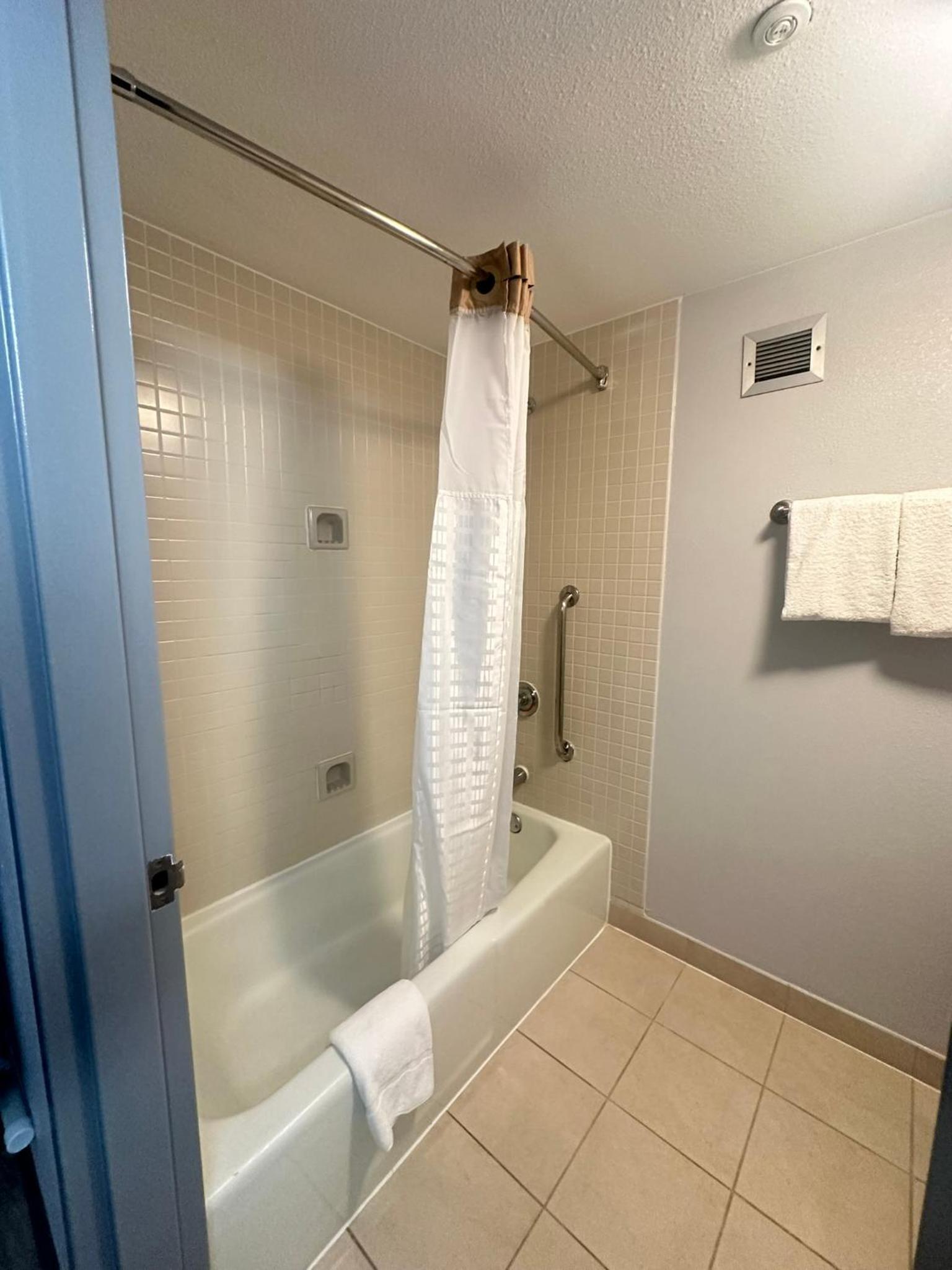 Super 8 by Wyndham Dallas Love Field Airport photo 41