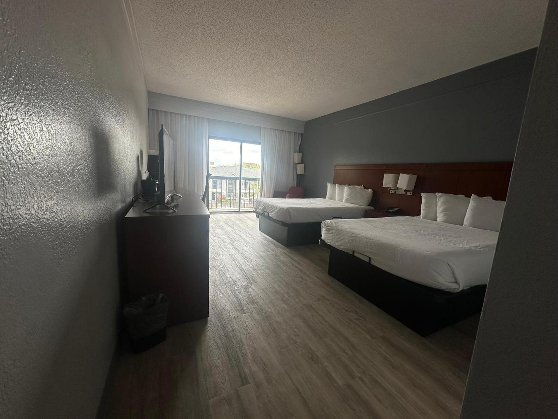 Super 8 by Wyndham Dallas Love Field Airport photo 42
