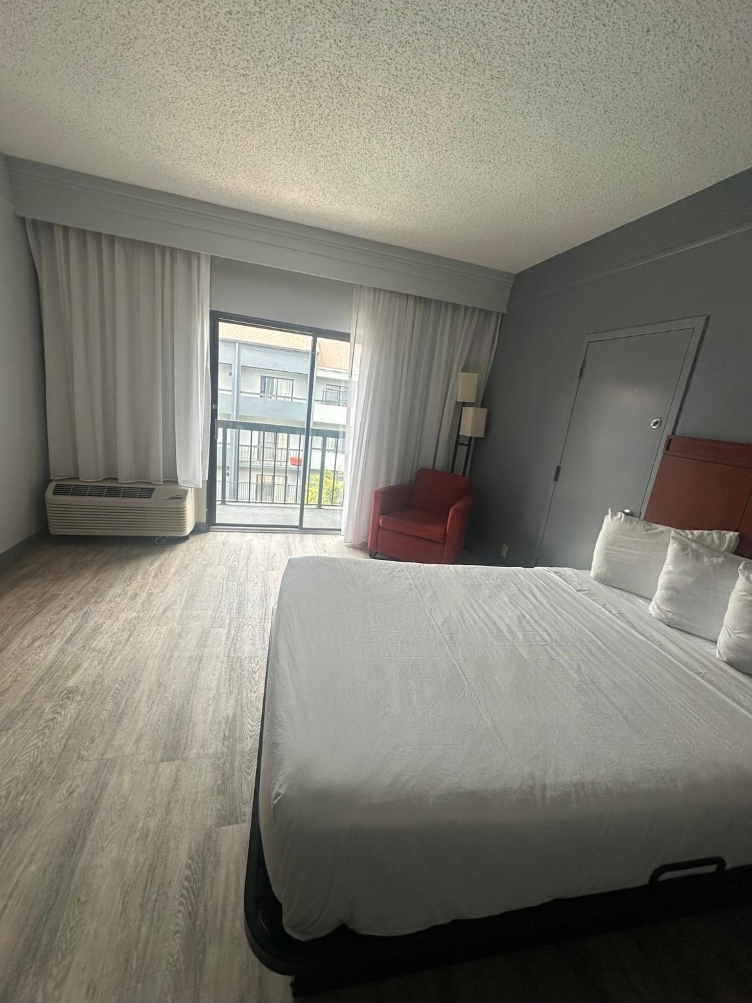 Super 8 by Wyndham Dallas Love Field Airport photo 44