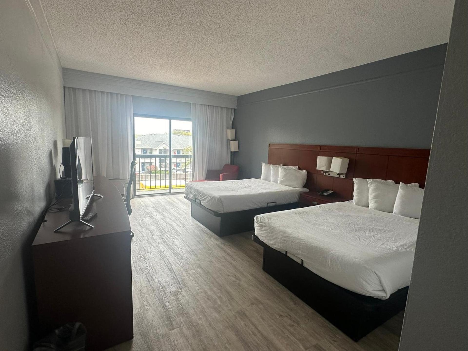 Super 8 by Wyndham Dallas Love Field Airport photo 45