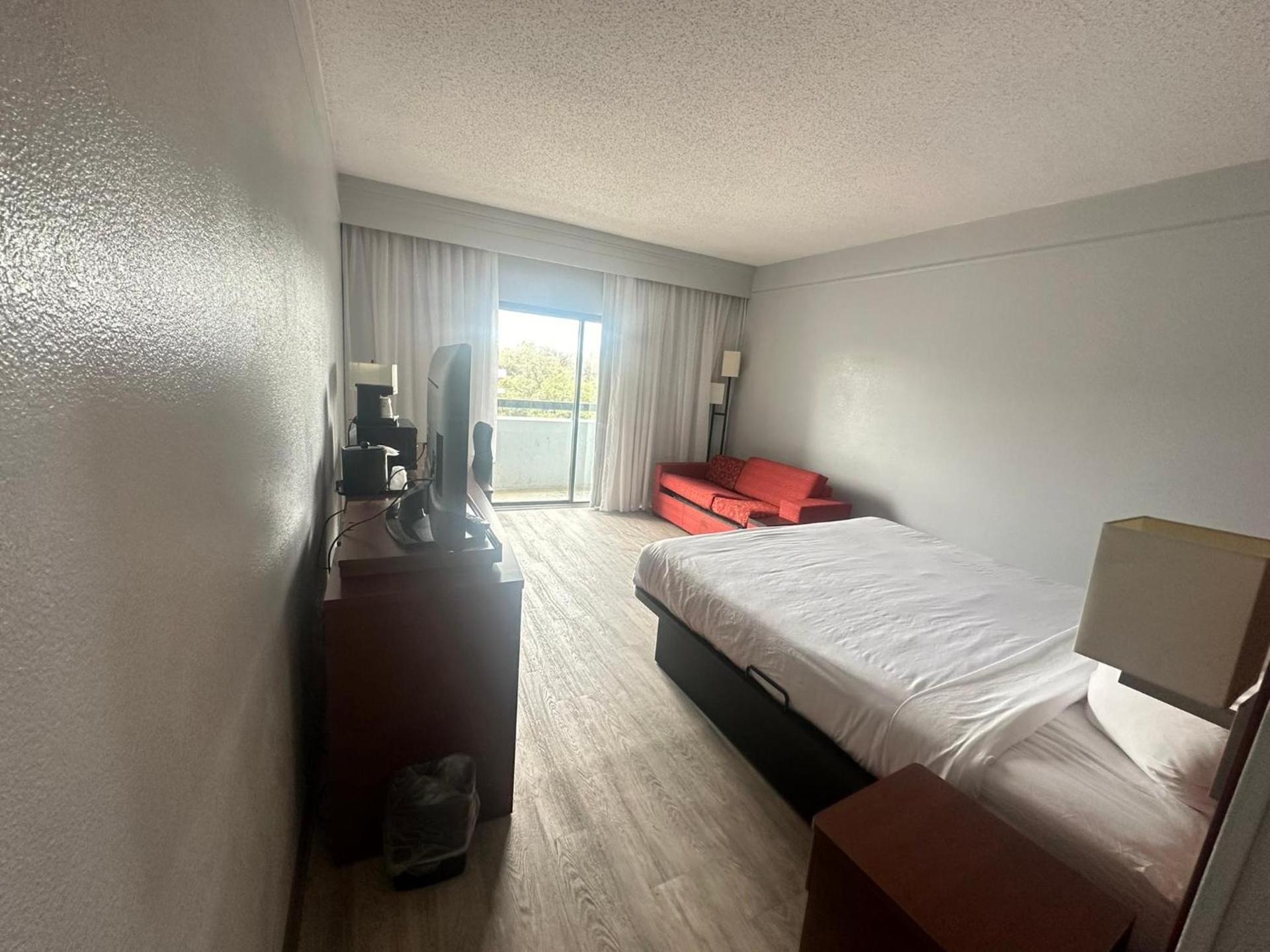 Super 8 by Wyndham Dallas Love Field Airport photo 46