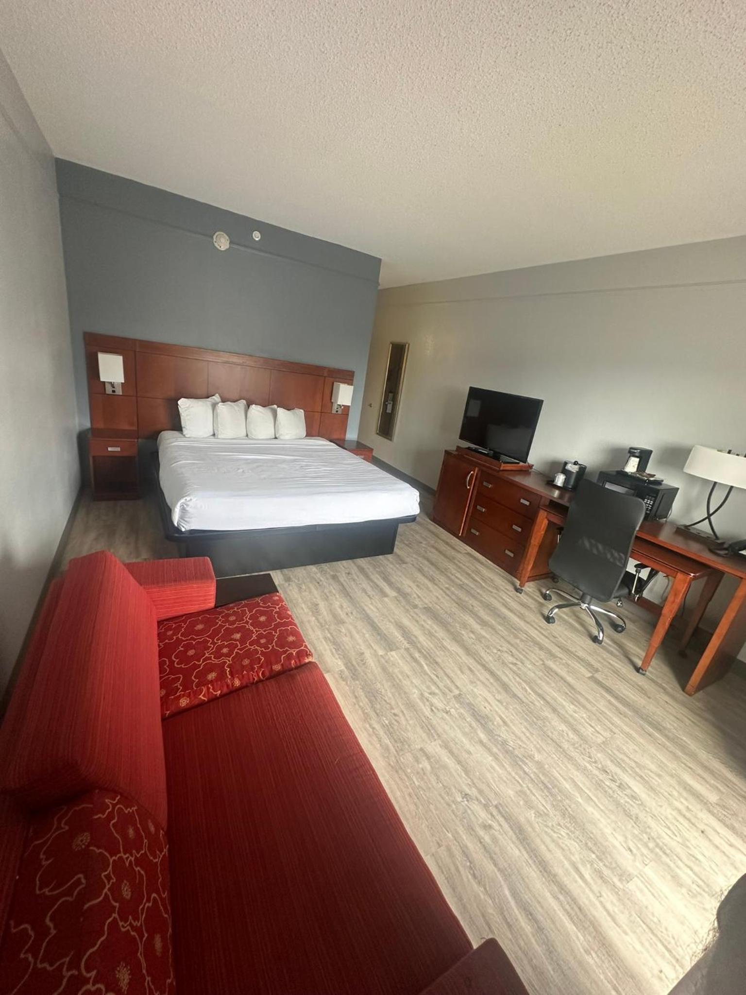 Super 8 by Wyndham Dallas Love Field Airport photo 48