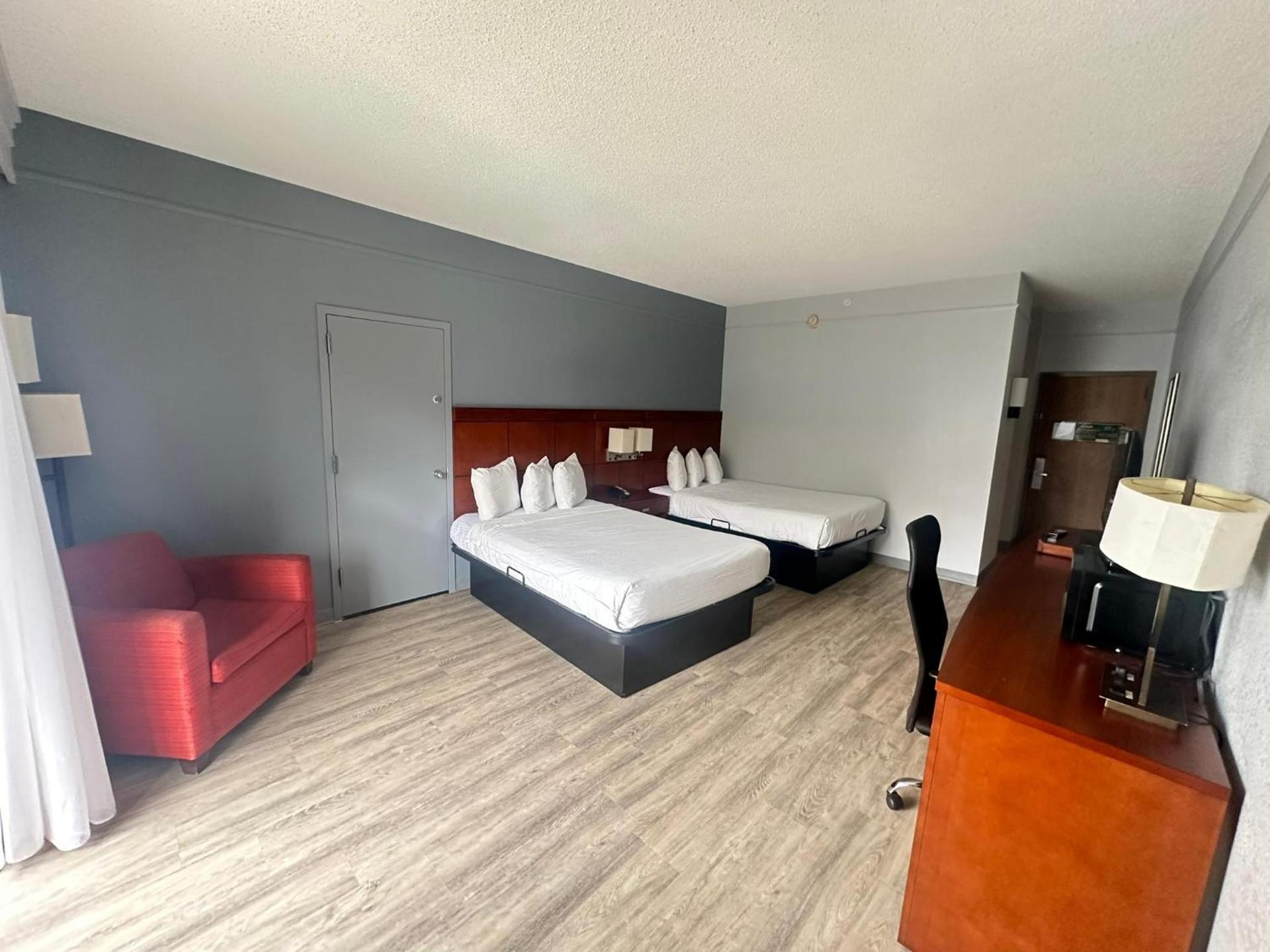 Super 8 by Wyndham Dallas Love Field Airport photo 49
