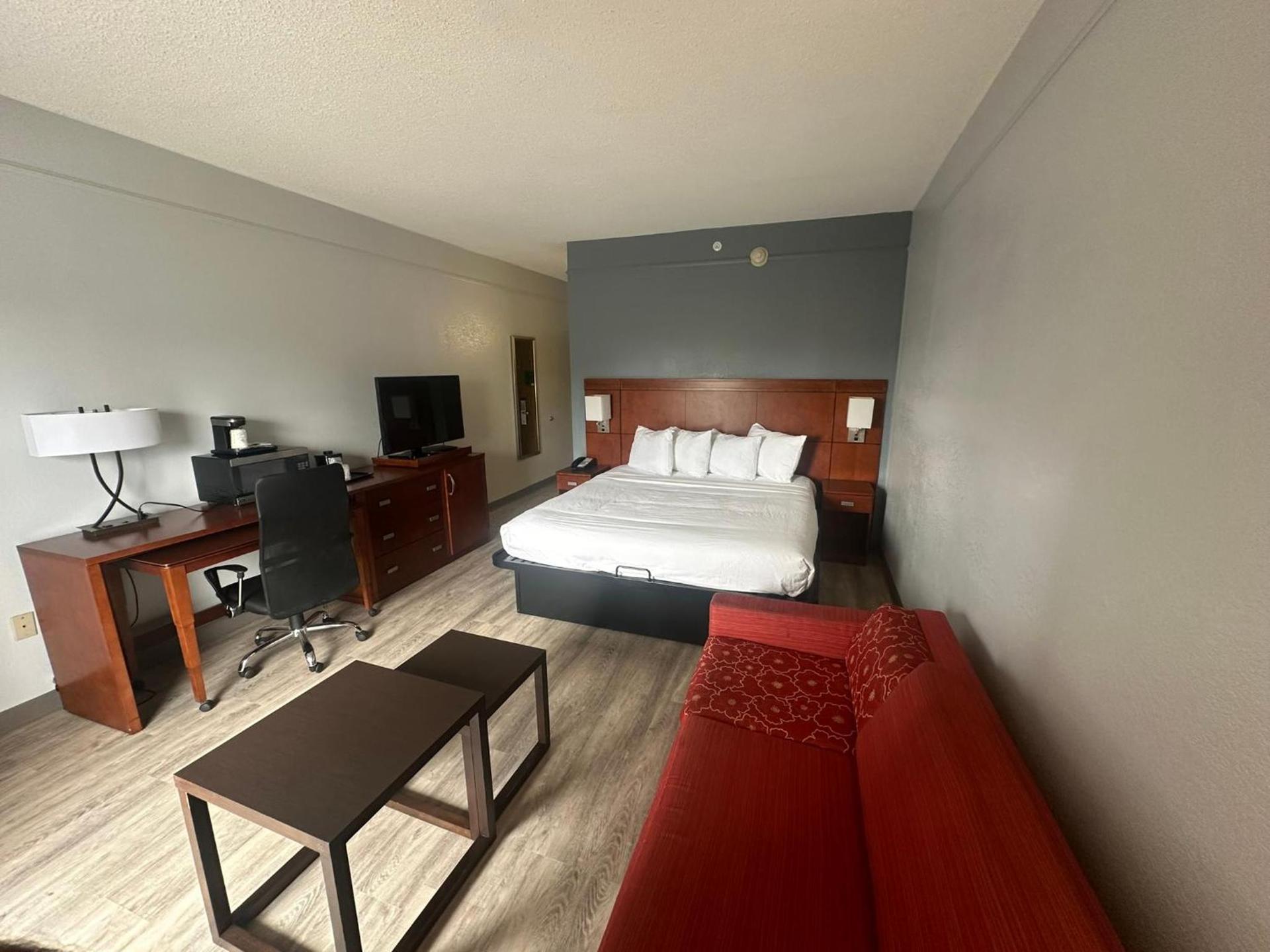 Super 8 by Wyndham Dallas Love Field Airport photo 53