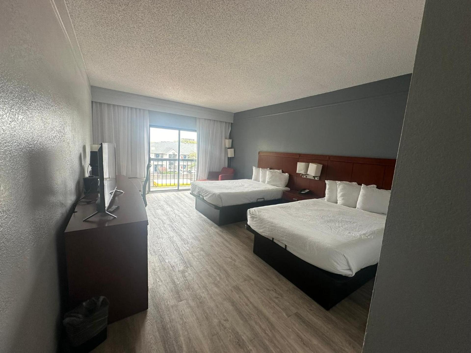 Super 8 by Wyndham Dallas Love Field Airport photo 54