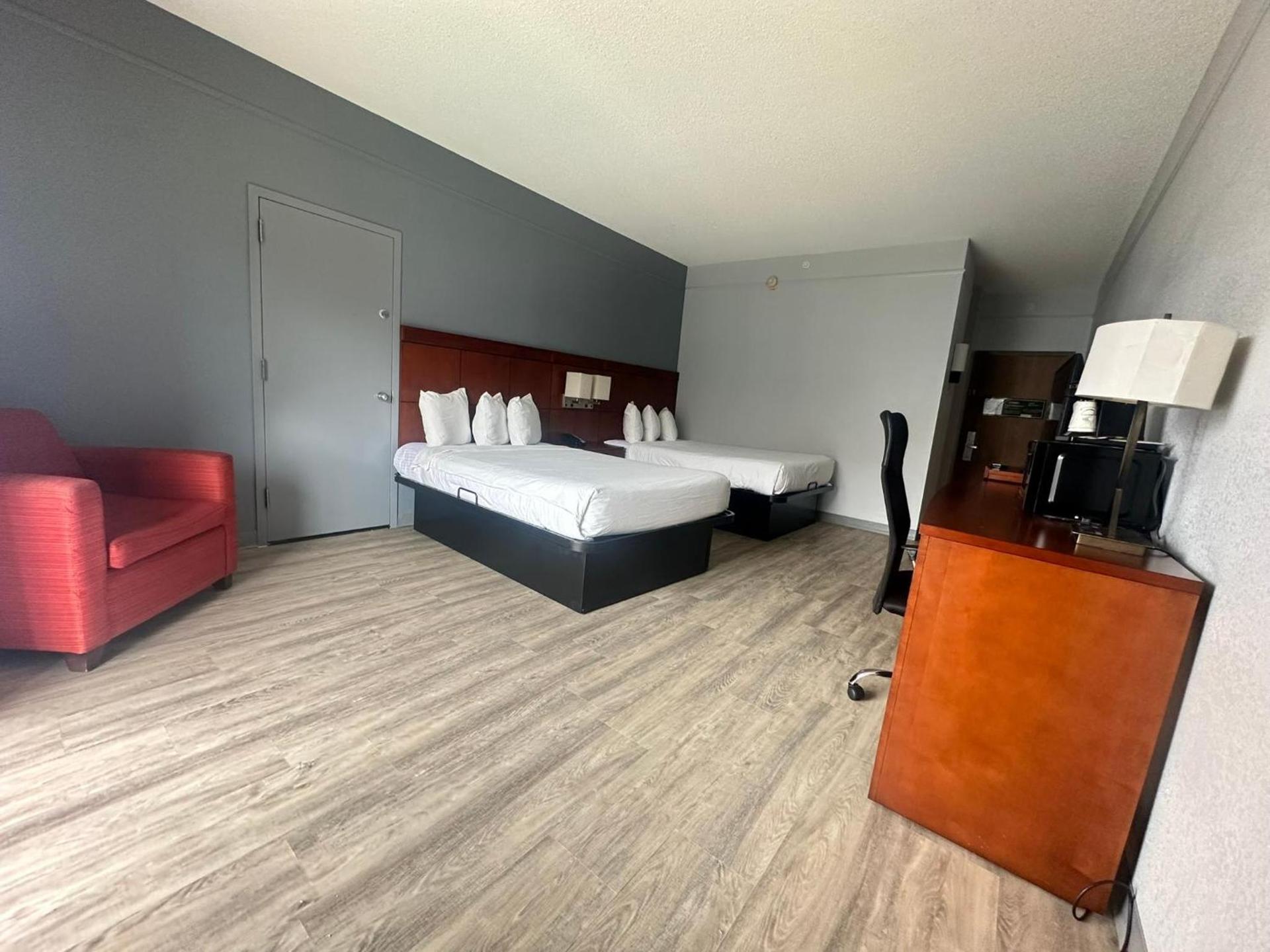 Super 8 by Wyndham Dallas Love Field Airport photo 55