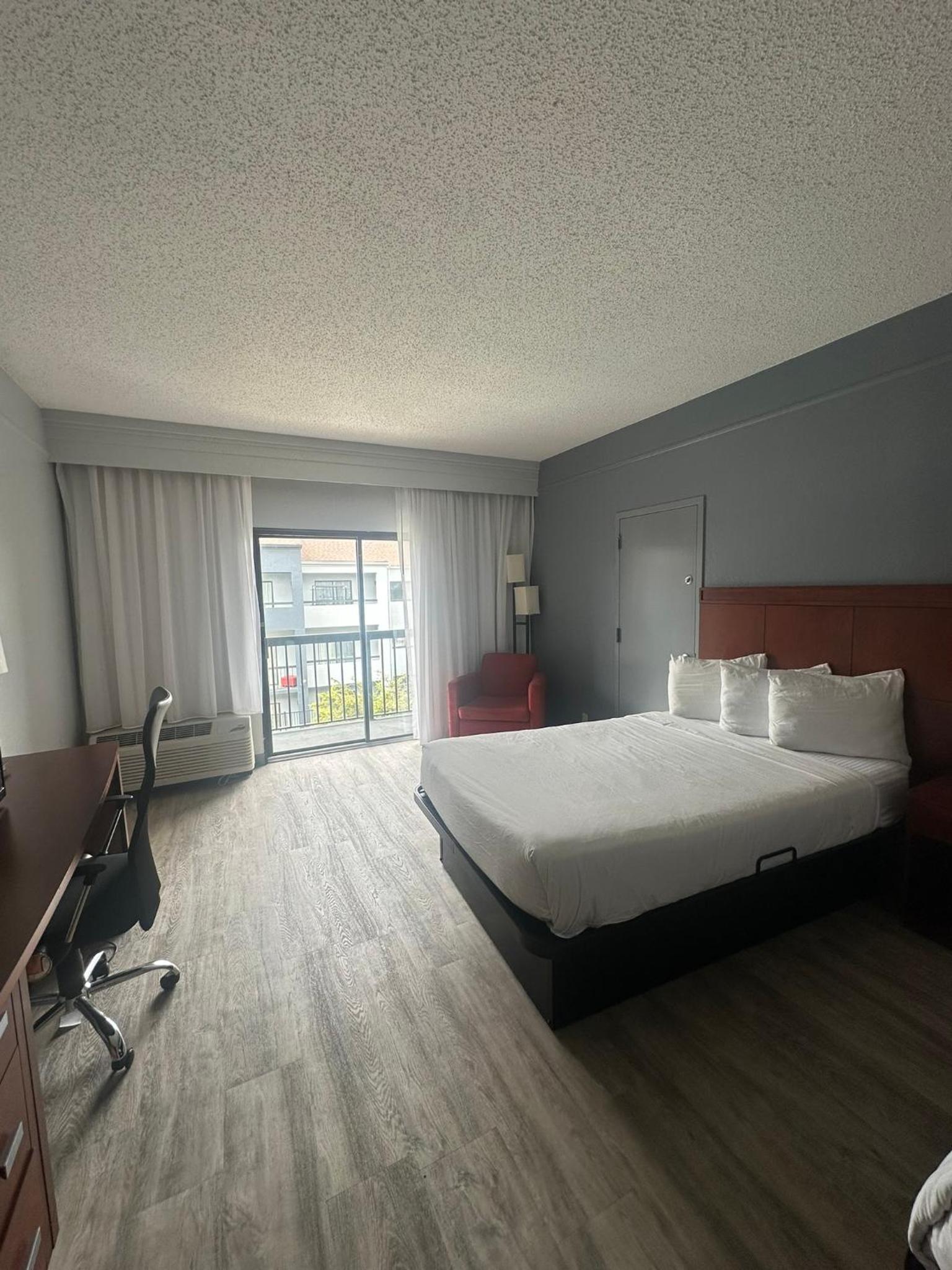 Super 8 by Wyndham Dallas Love Field Airport photo 56