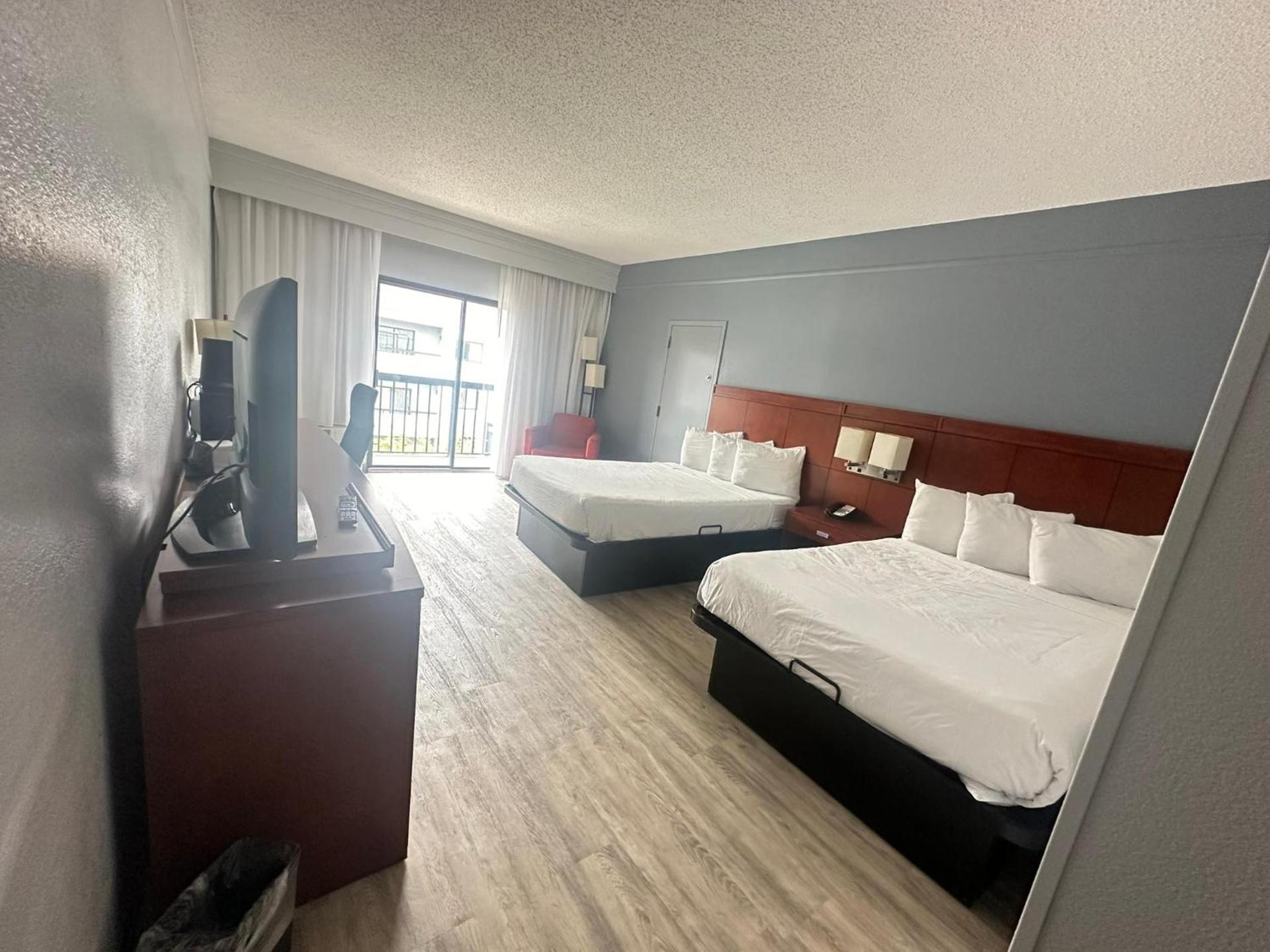 Super 8 by Wyndham Dallas Love Field Airport photo 57
