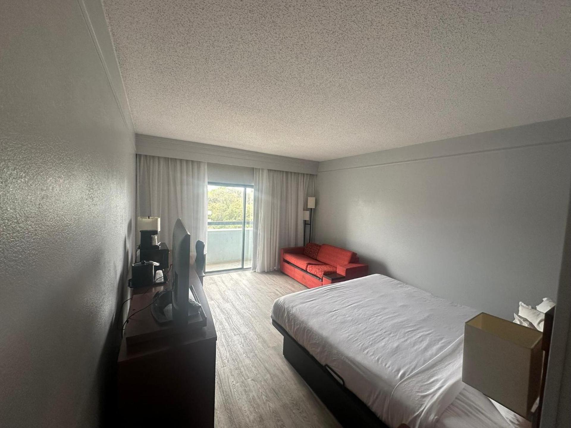 Super 8 by Wyndham Dallas Love Field Airport photo 61