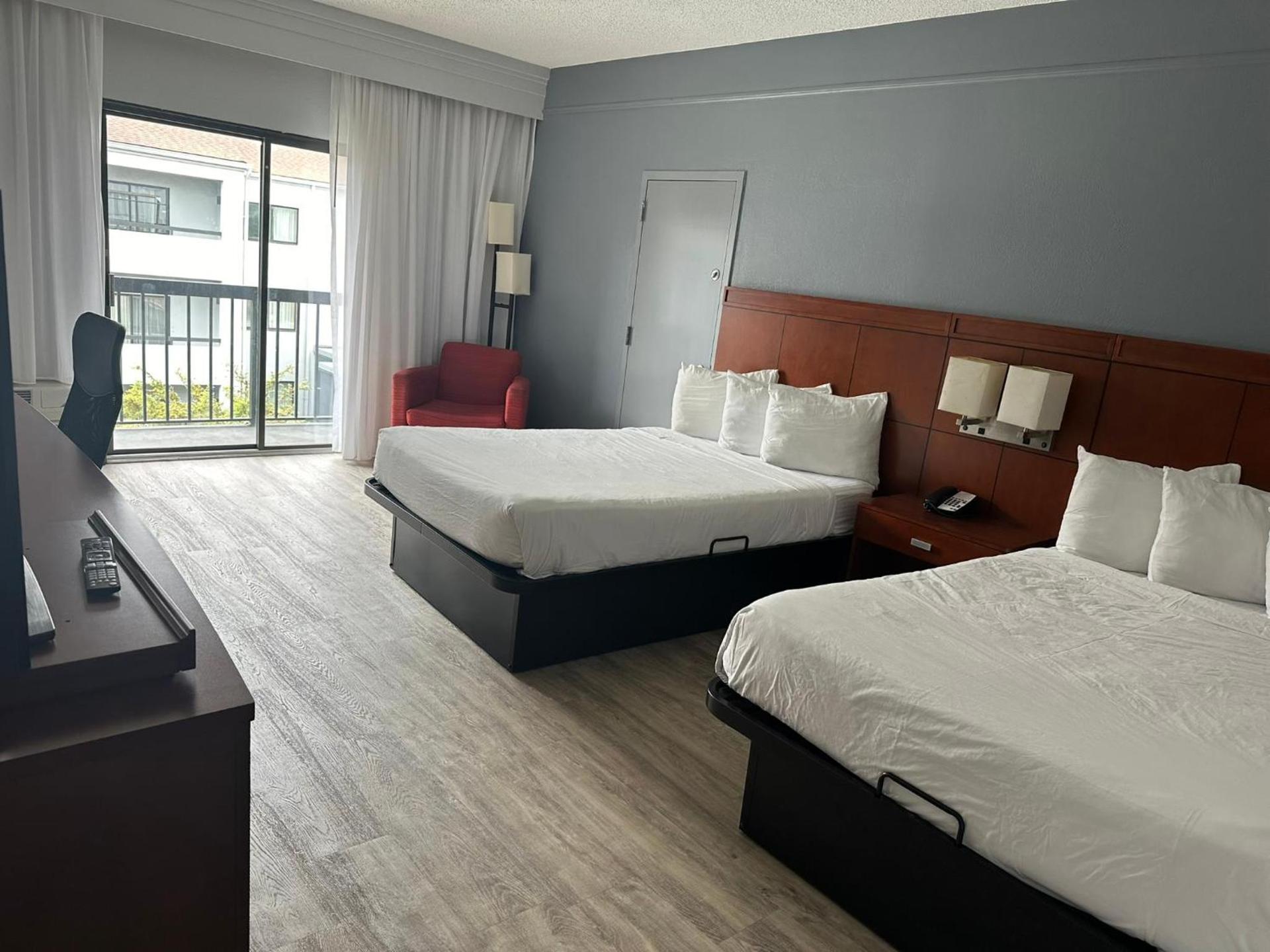 Super 8 by Wyndham Dallas Love Field Airport photo 62