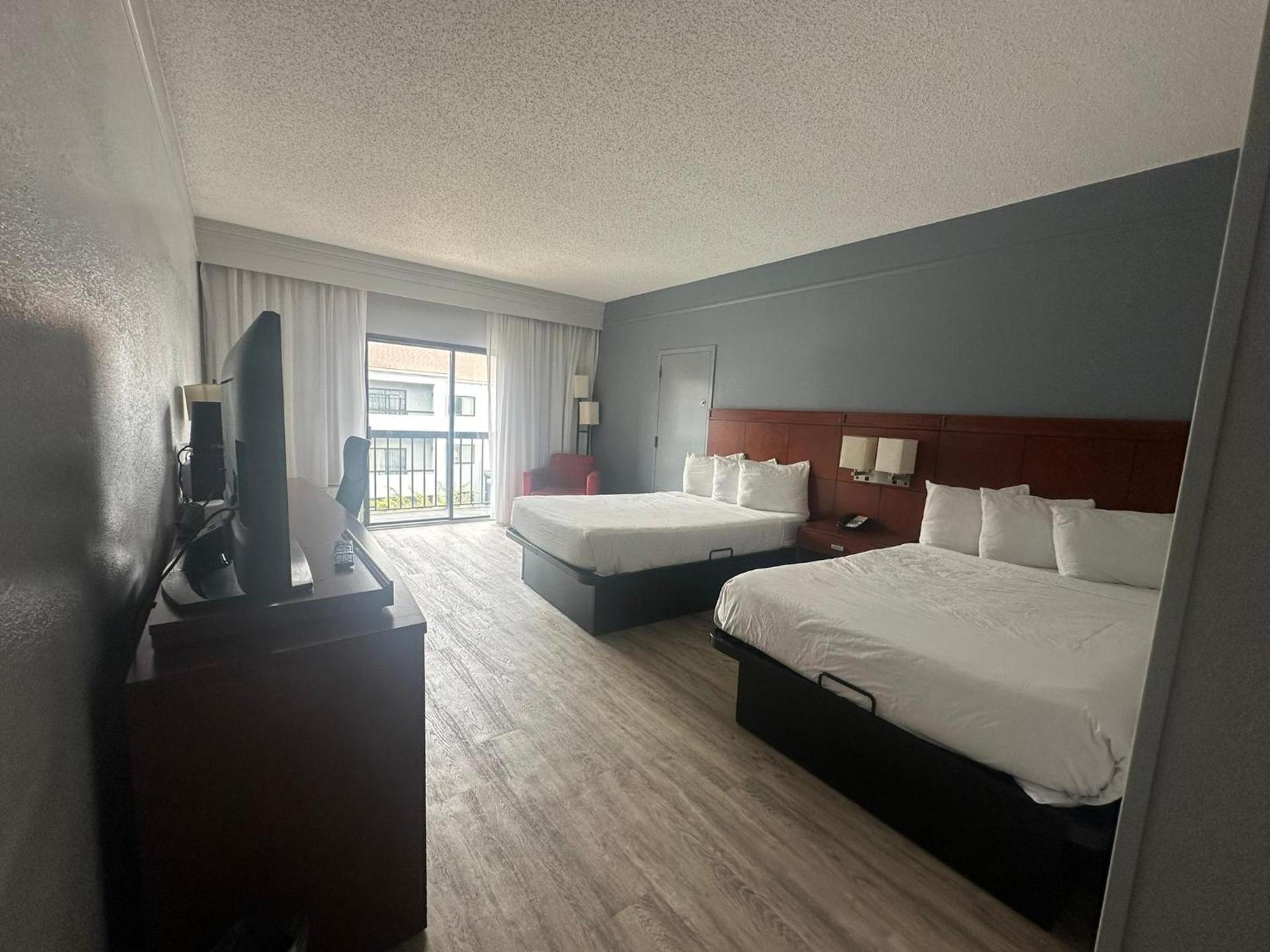 Super 8 by Wyndham Dallas Love Field Airport photo 65