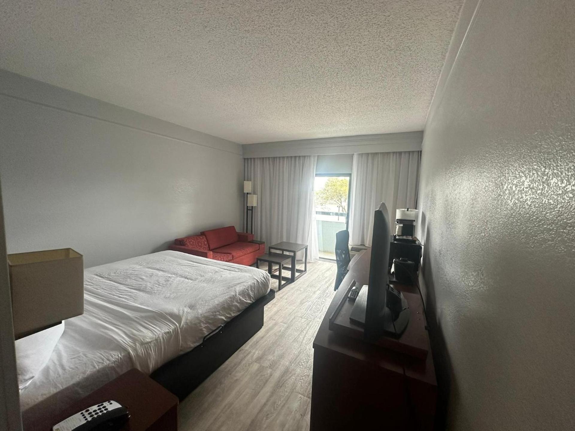 Super 8 by Wyndham Dallas Love Field Airport photo 66