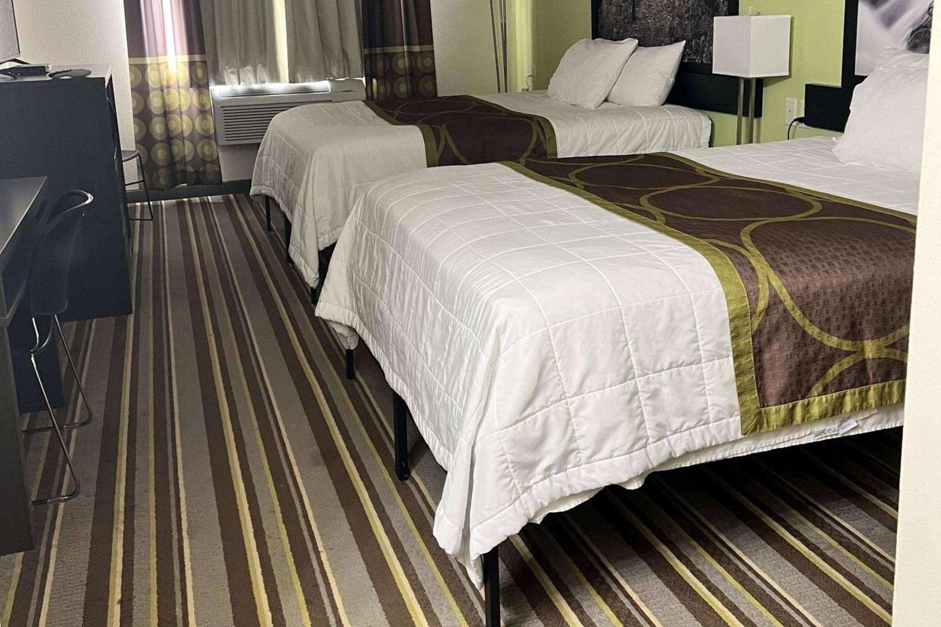 Super 8 by Wyndham Nebraska City photo 3