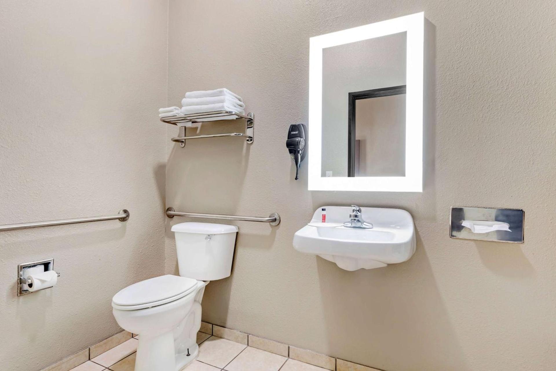 Super 8 by Wyndham Harker Heights Killeen - Fort Cavazos photo 20