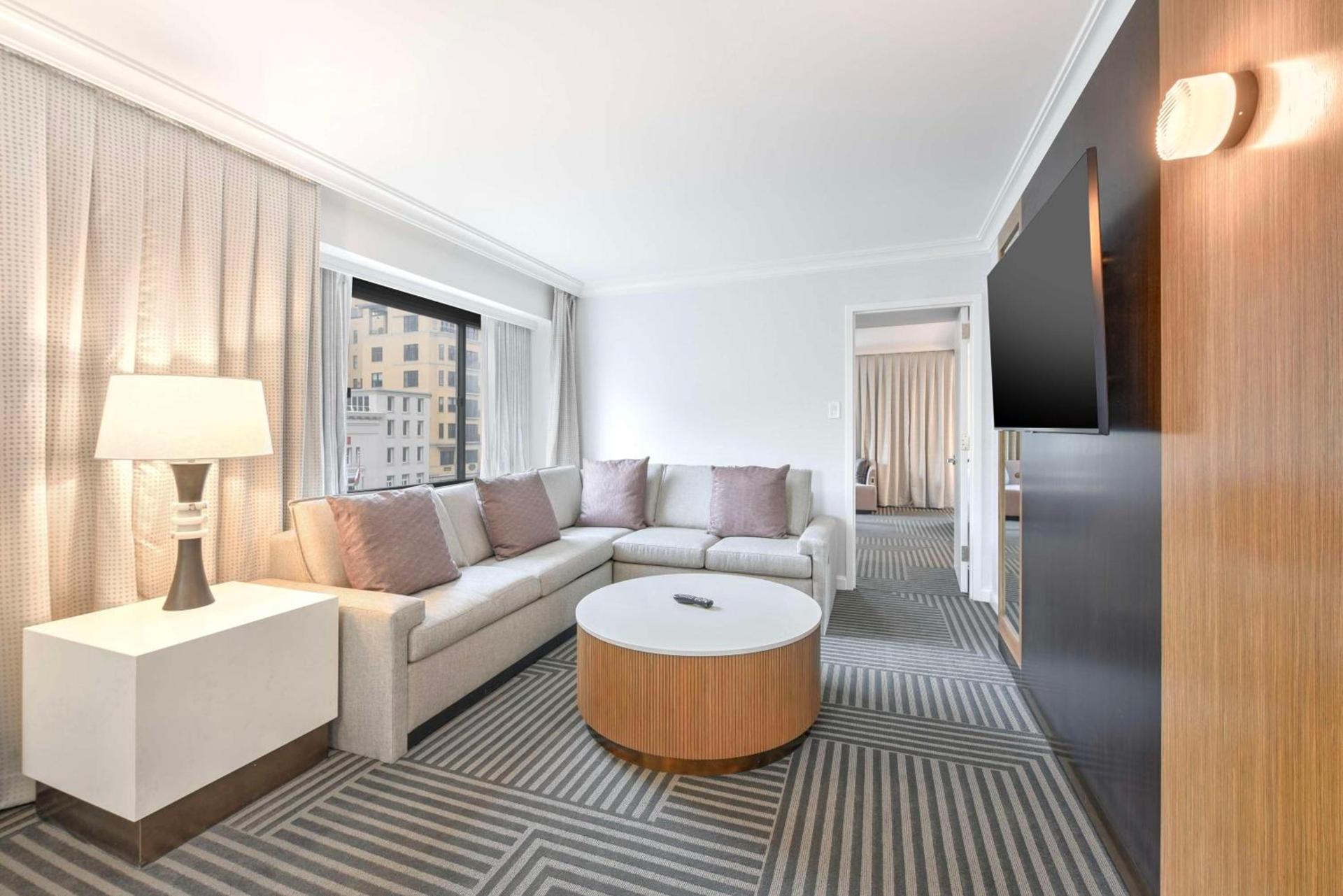 Capital Hilton photo 53