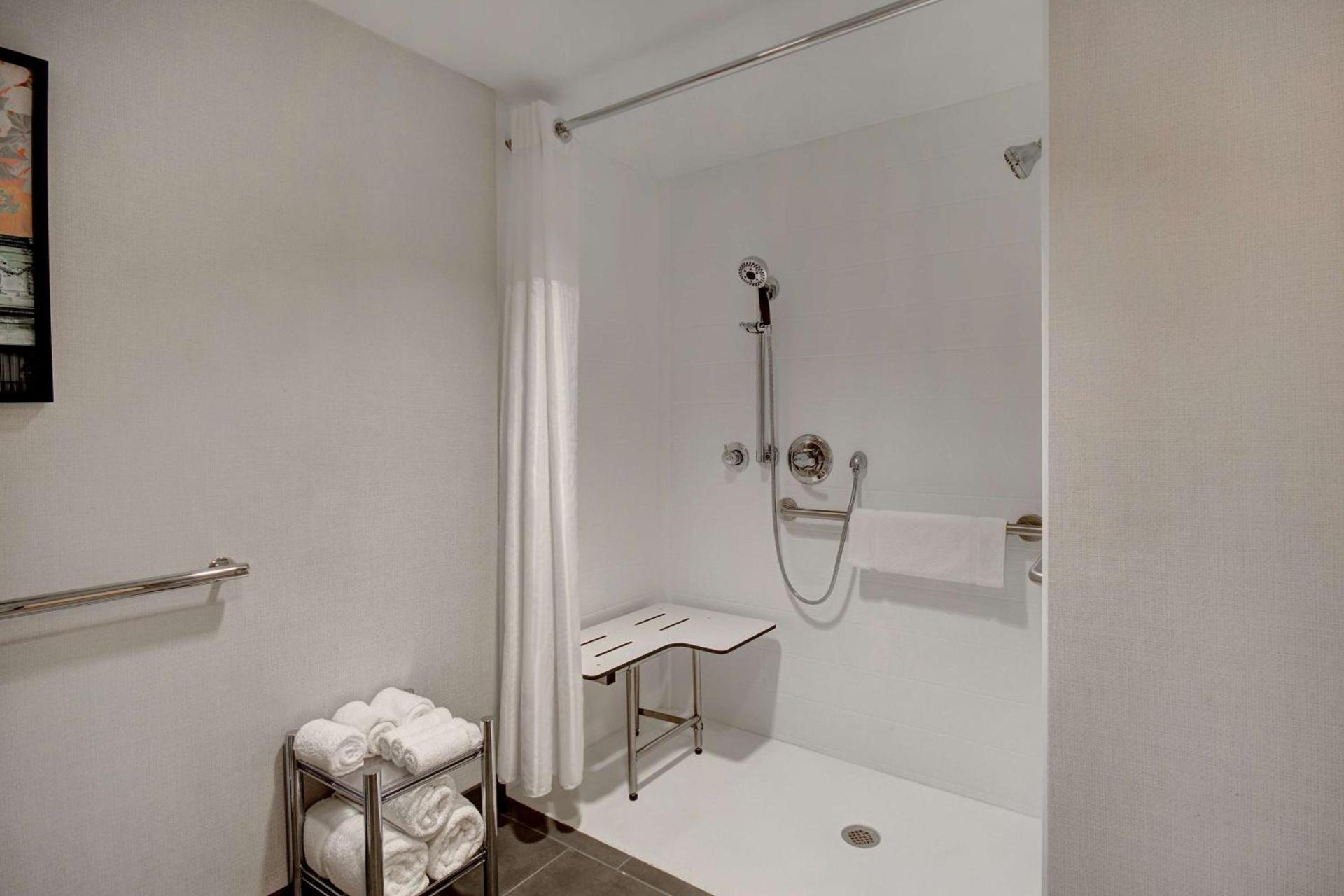 Hilton Garden Inn Terre Haute photo 36