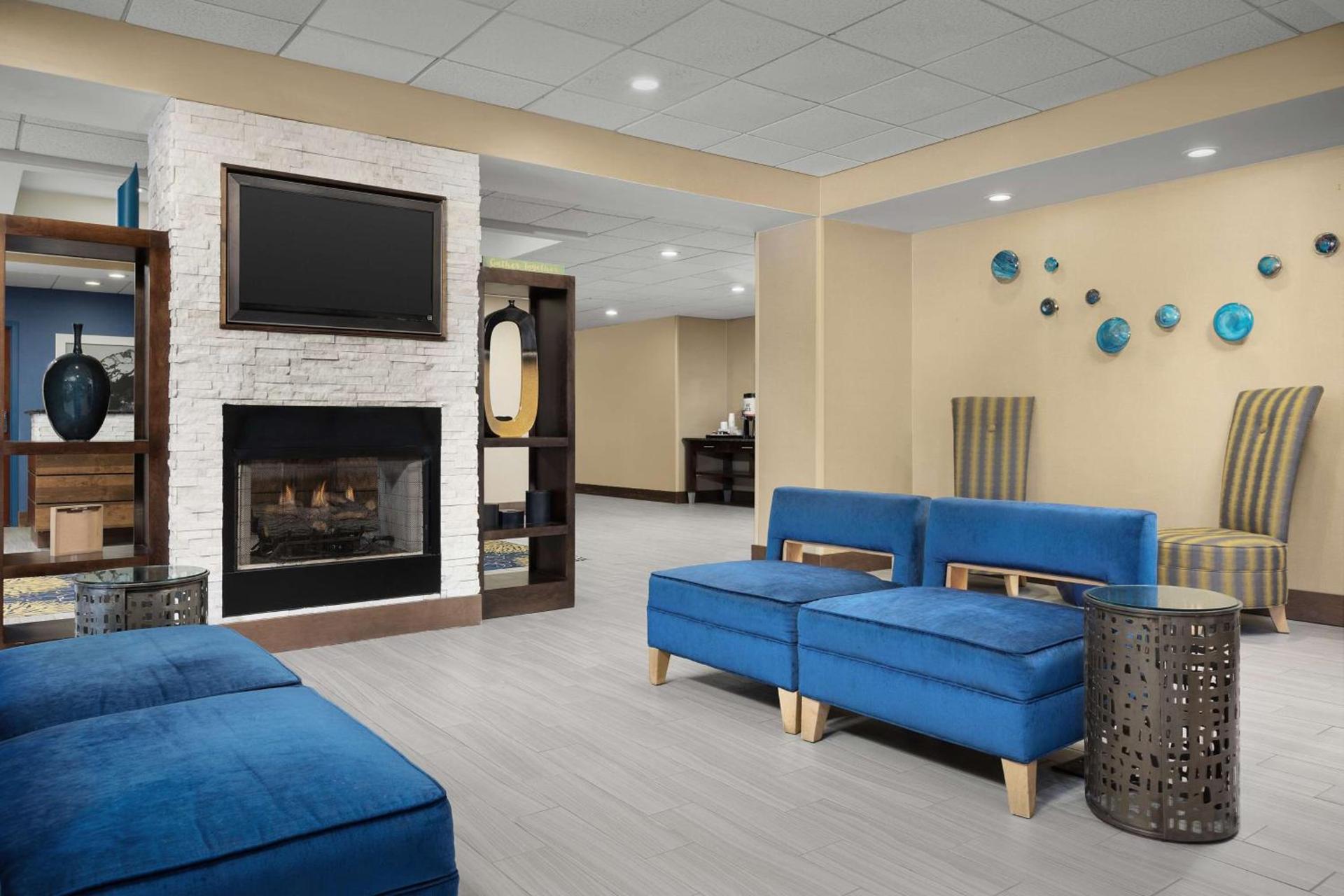 Hampton Inn Syracuse Clay photo 24