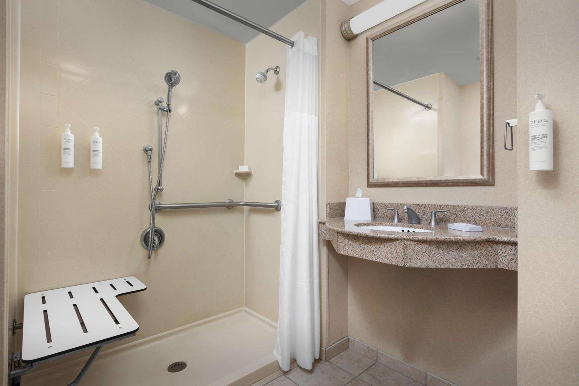 Hampton Inn Syracuse Clay photo 8