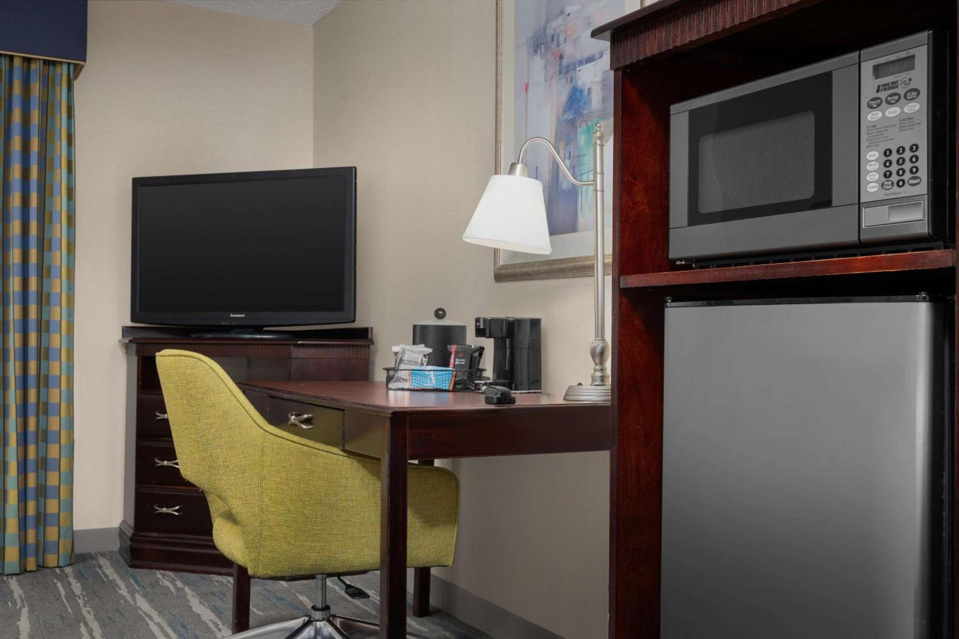 Hampton Inn Syracuse Clay photo 27