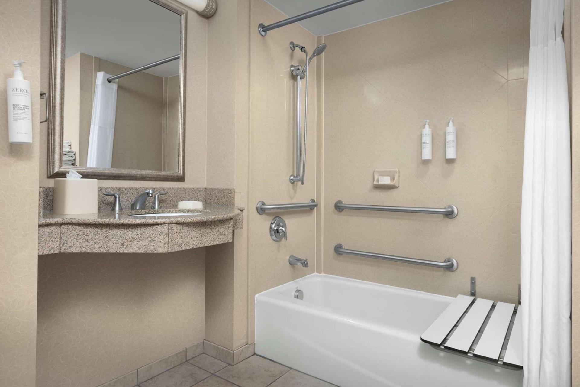 Hampton Inn Syracuse Clay photo 20