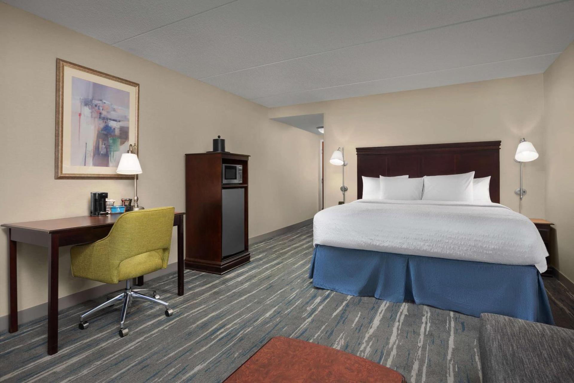 Hampton Inn Syracuse Clay photo 17