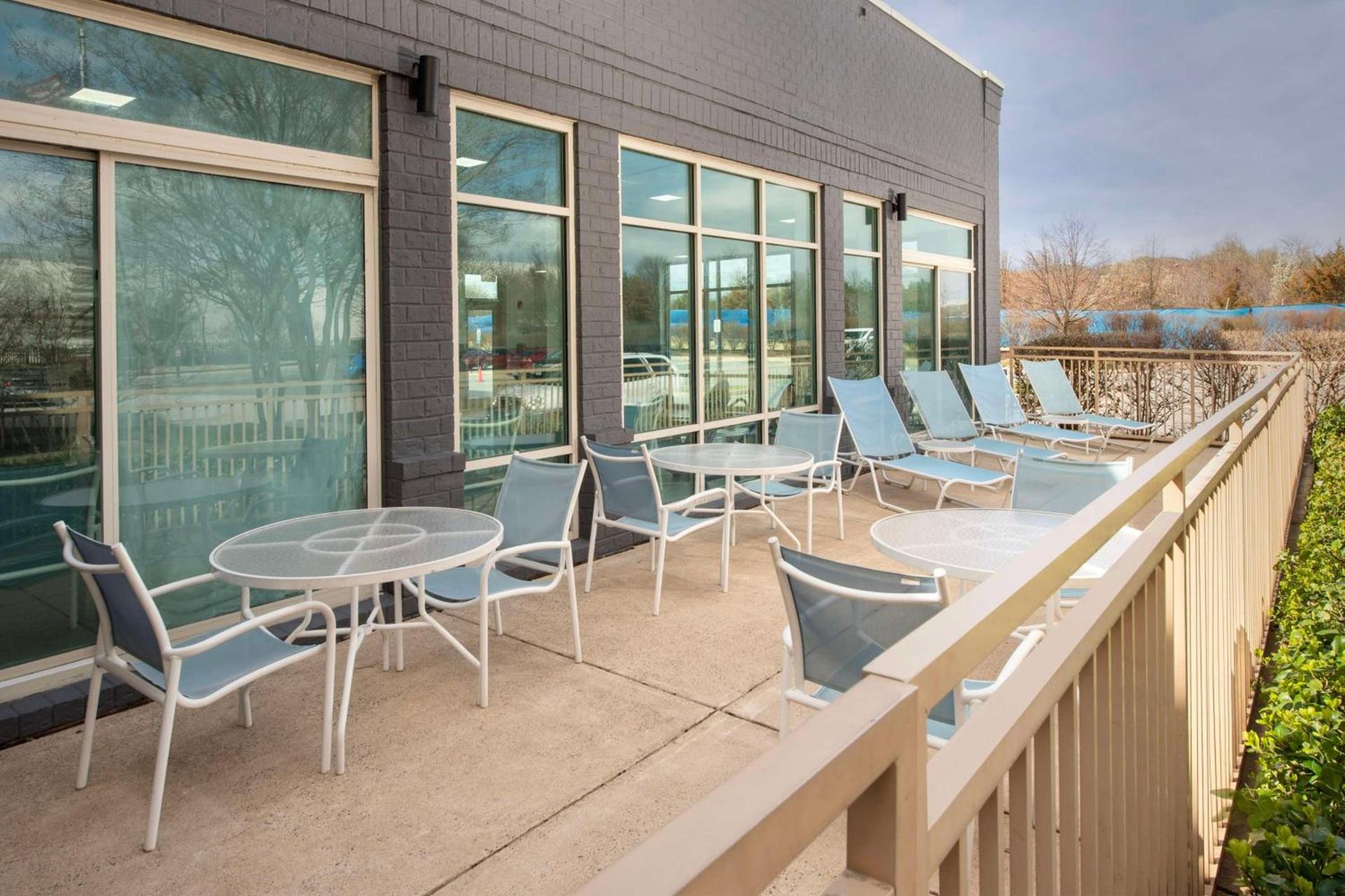 Embassy Suites by Hilton Dulles North Loudoun photo 3