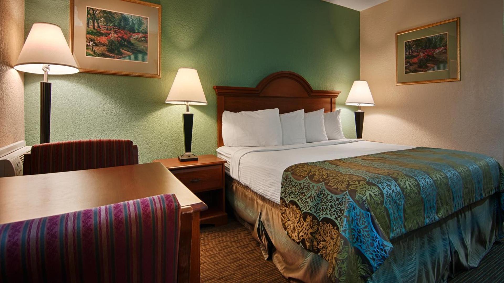 Baymont by Wyndham Sarasota photo 4