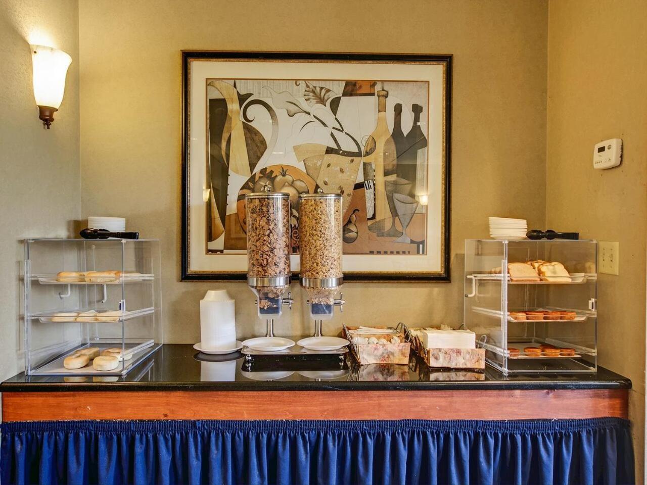 Red Carpet INN Whippany photo 15