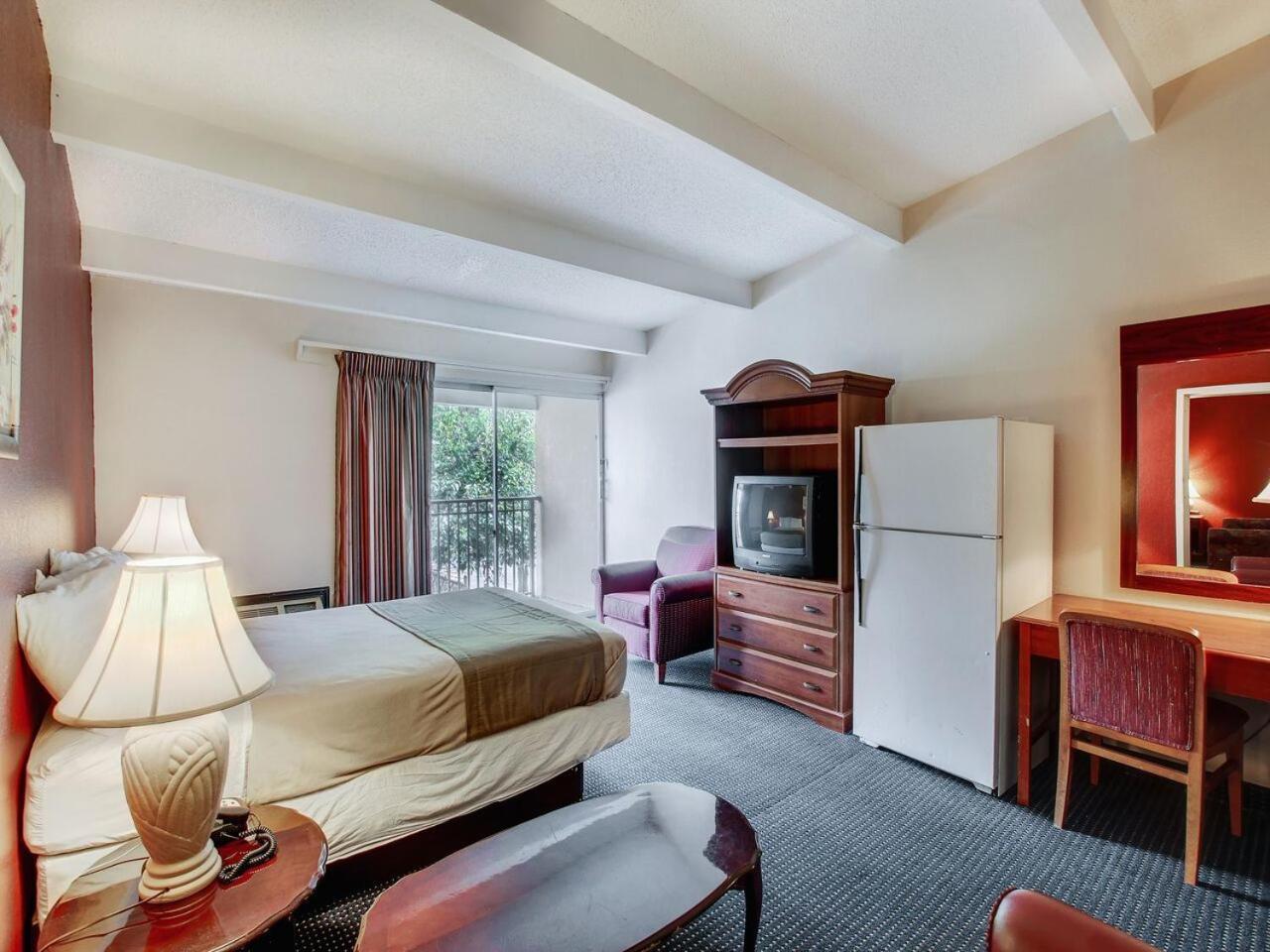 Red Carpet INN Whippany photo 16