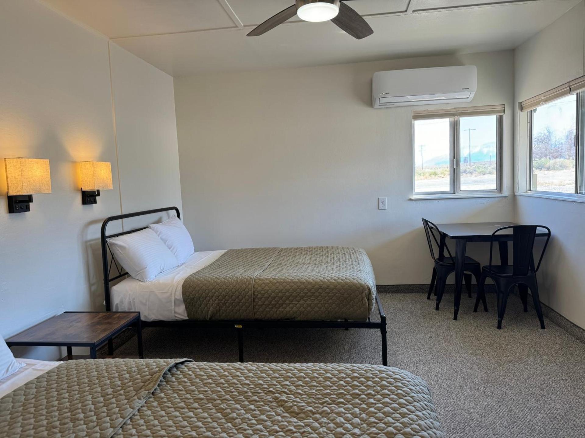 Eastern Sierra Motor Lodge photo 12
