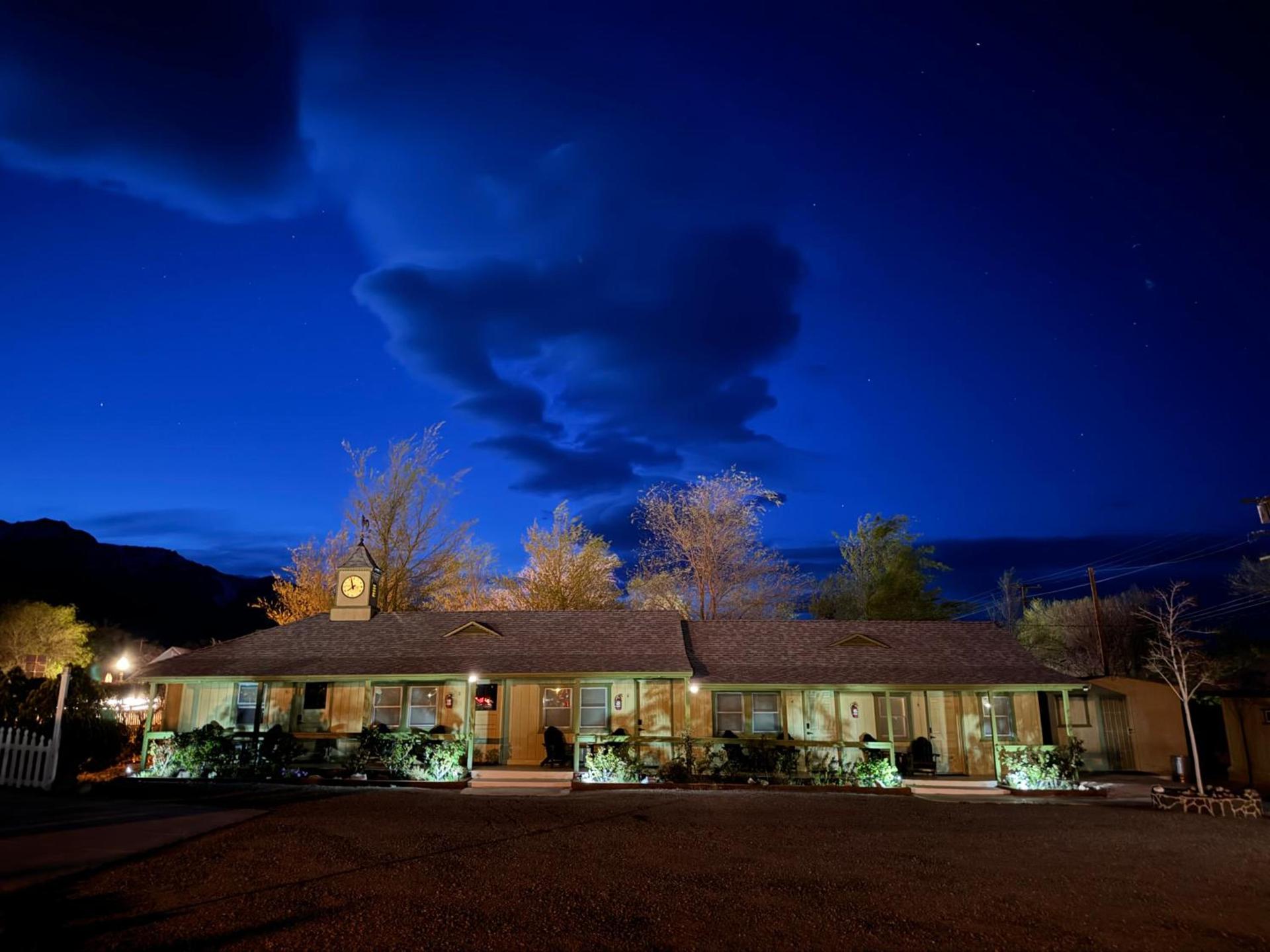 Eastern Sierra Motor Lodge photo 3