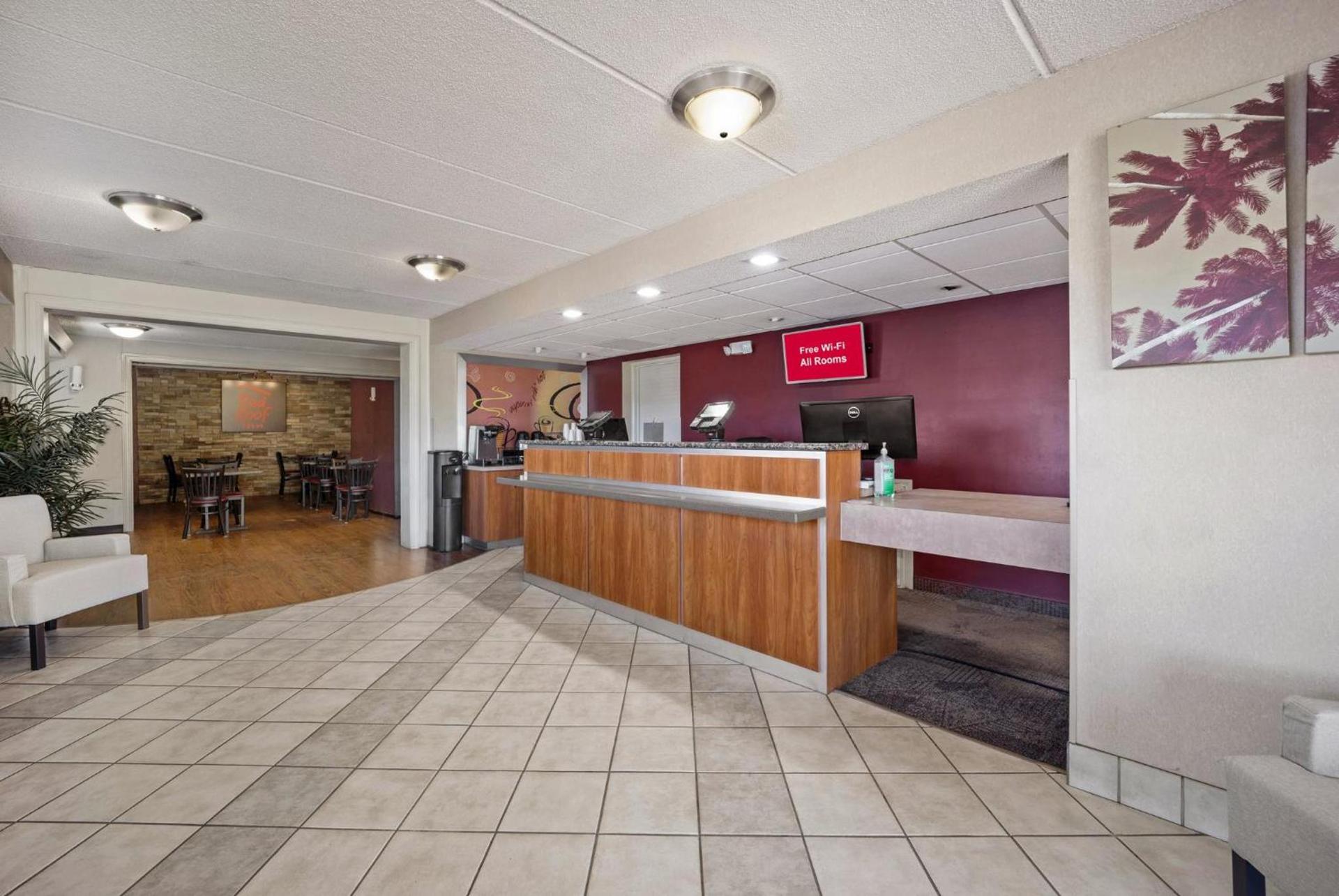 Red Roof Inn Greensboro Airport photo 3