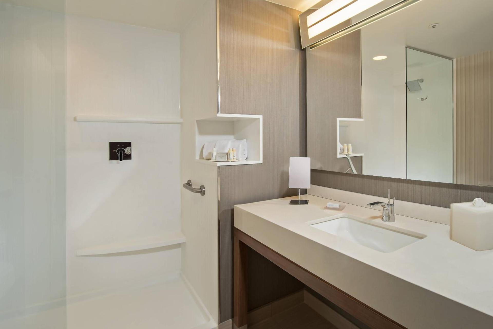 Courtyard by Marriott Concord photo 8