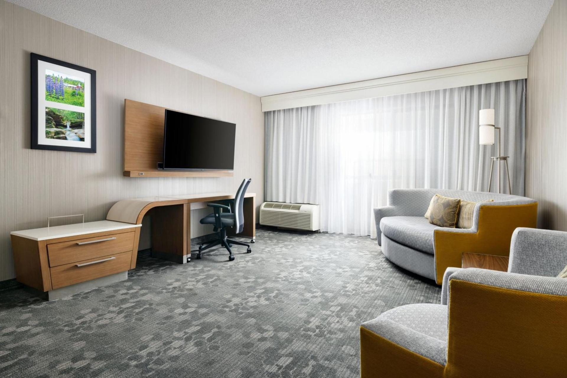 Courtyard by Marriott Concord photo 6