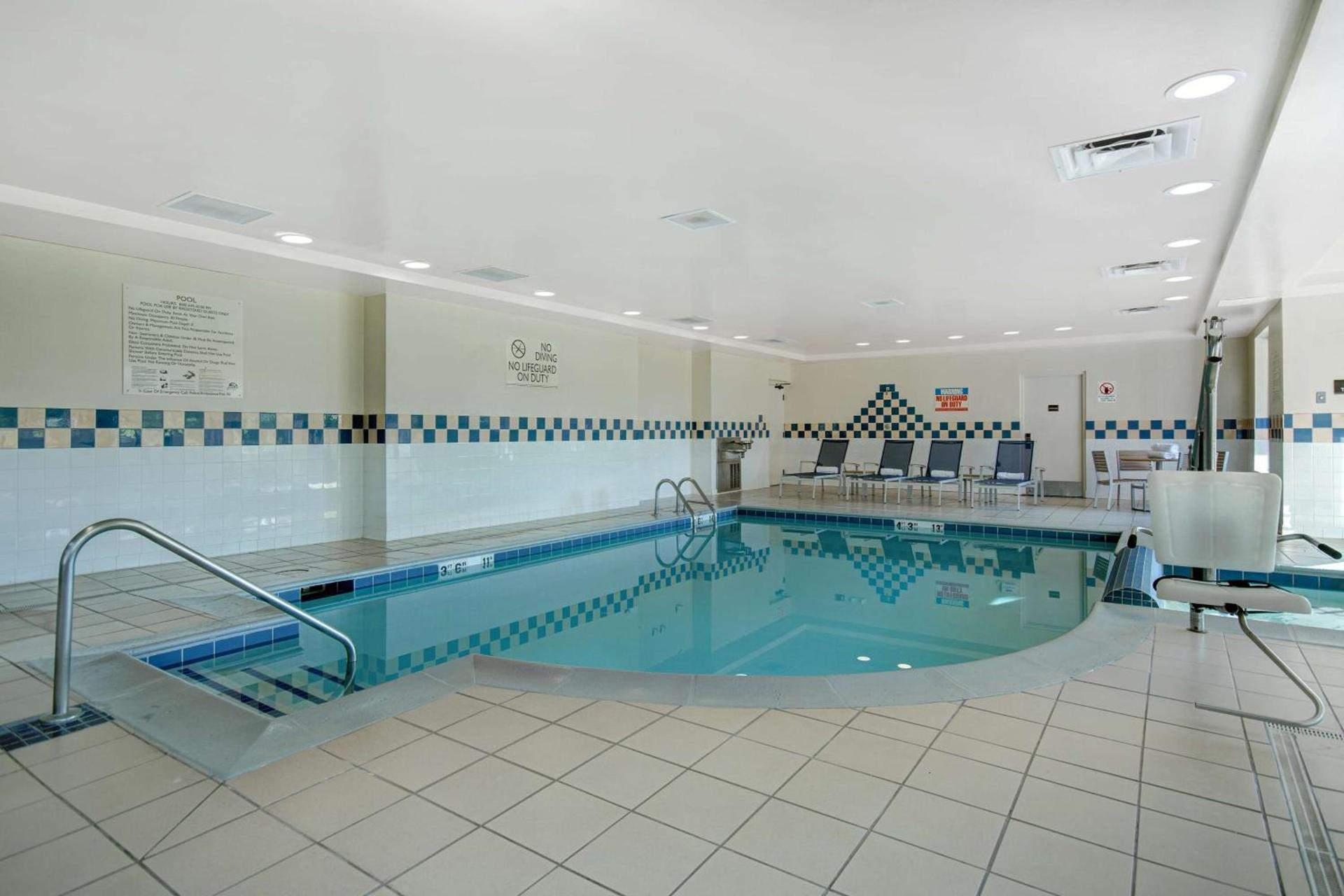 Hilton Garden Inn Detroit Metro Airport photo 8