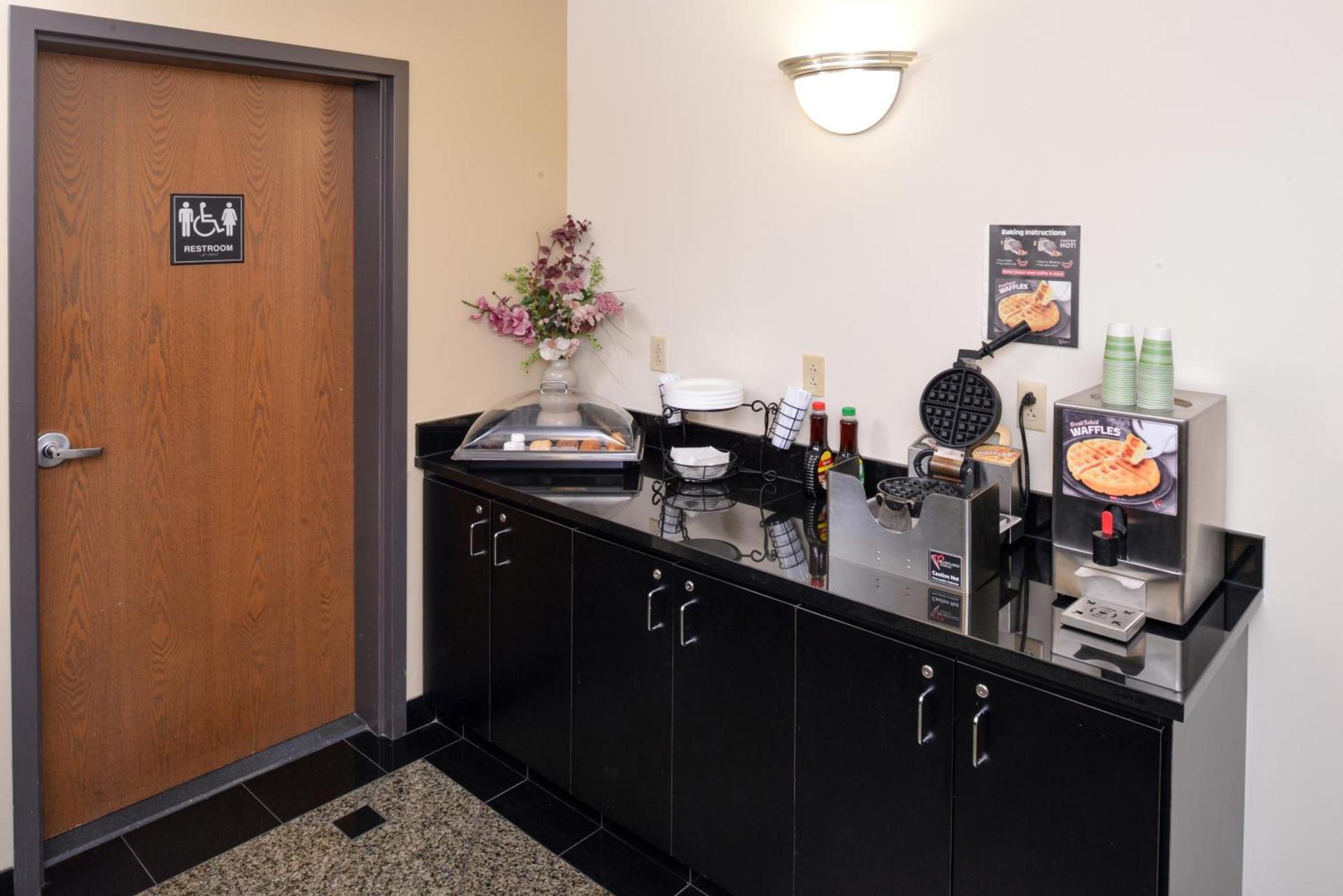 Americas Best Value Inn - Collinsville / St. Louis photo 14