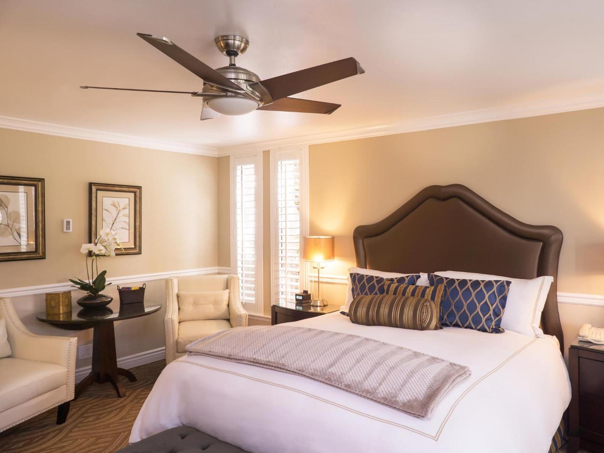 Carriage House Inn photo 25