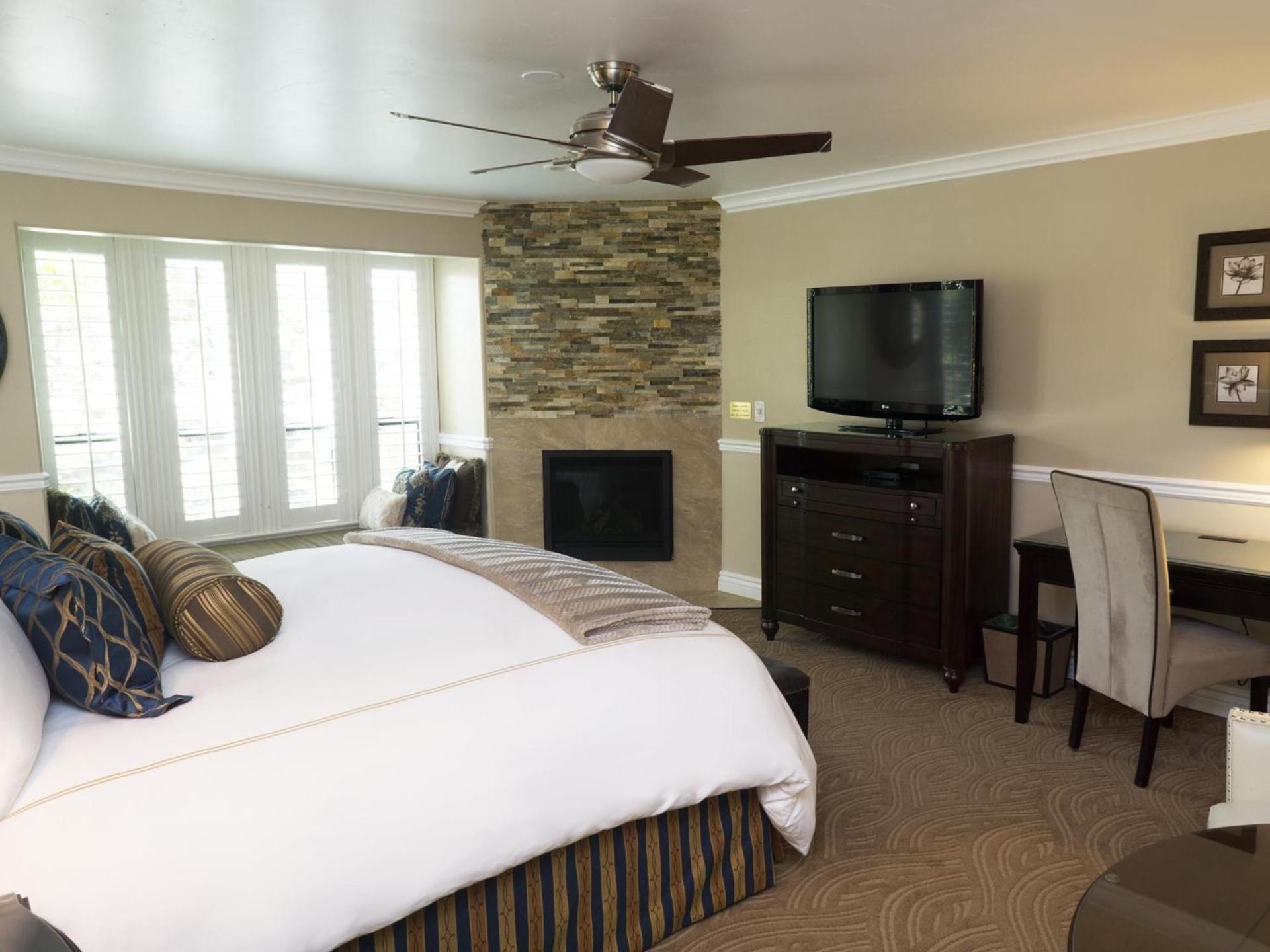 Carriage House Inn photo 23