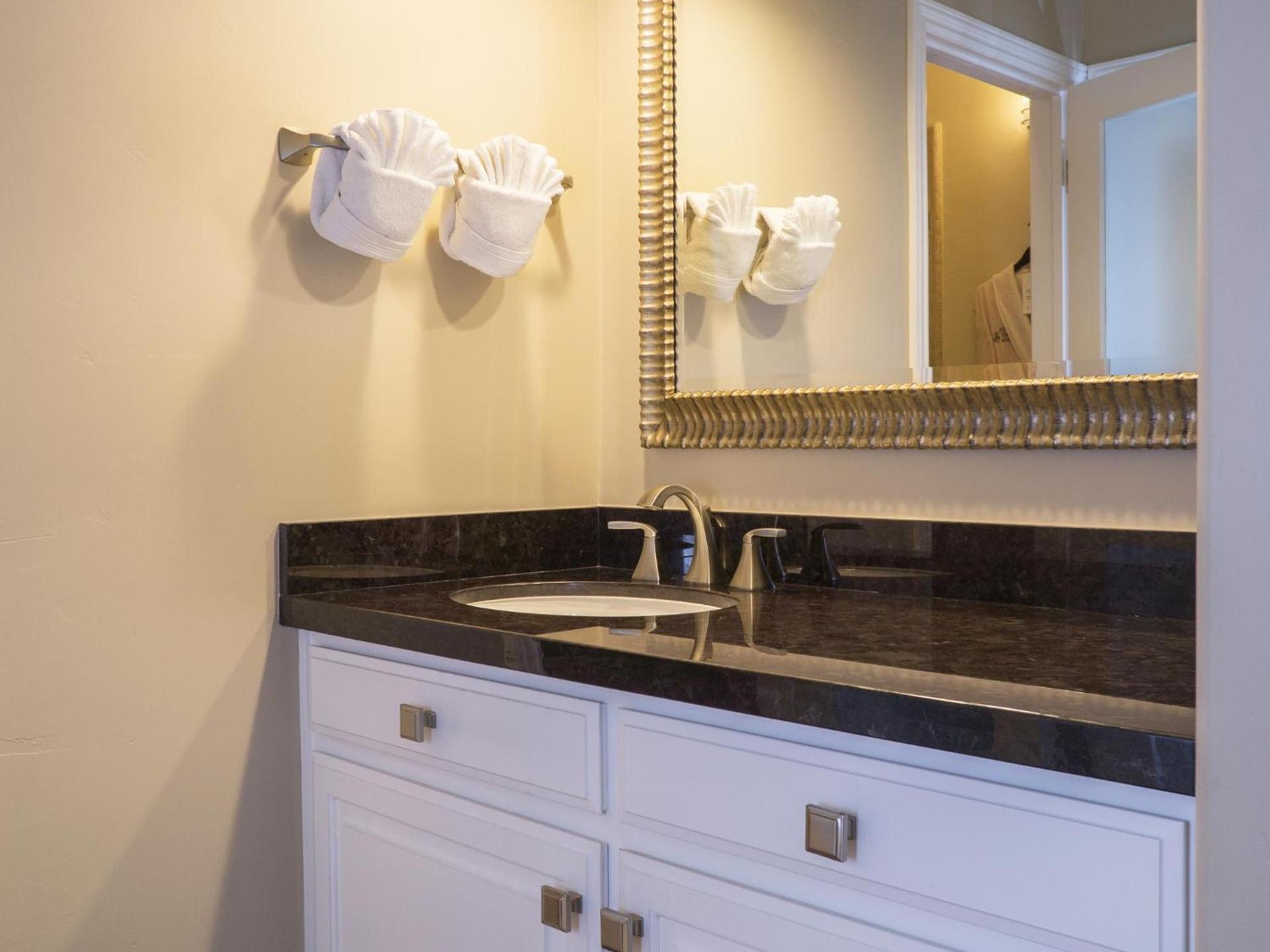 Carriage House Inn photo 24