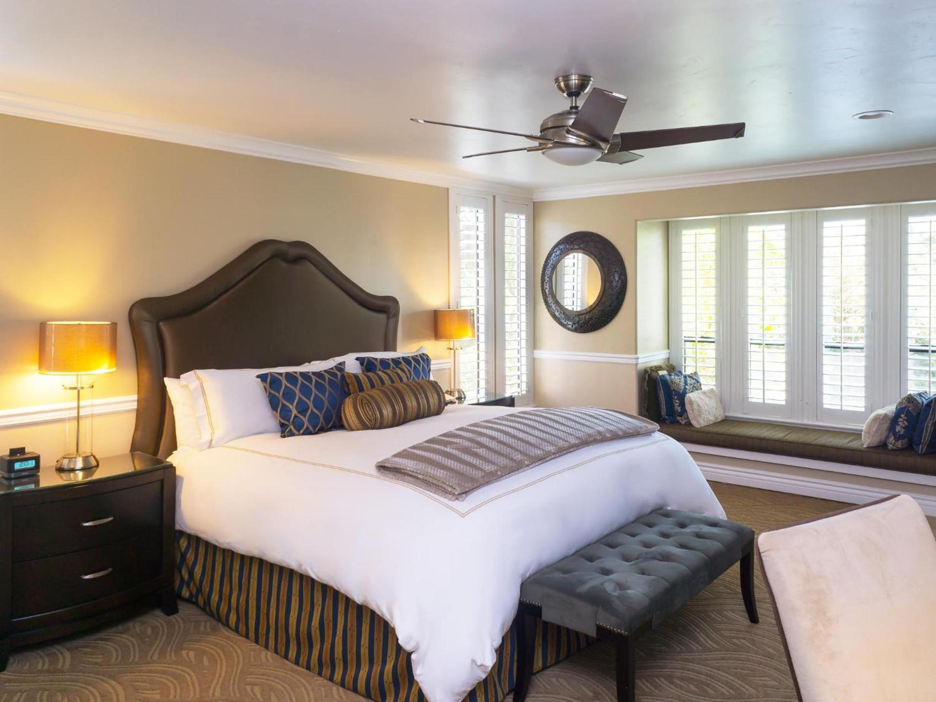 Carriage House Inn photo 2