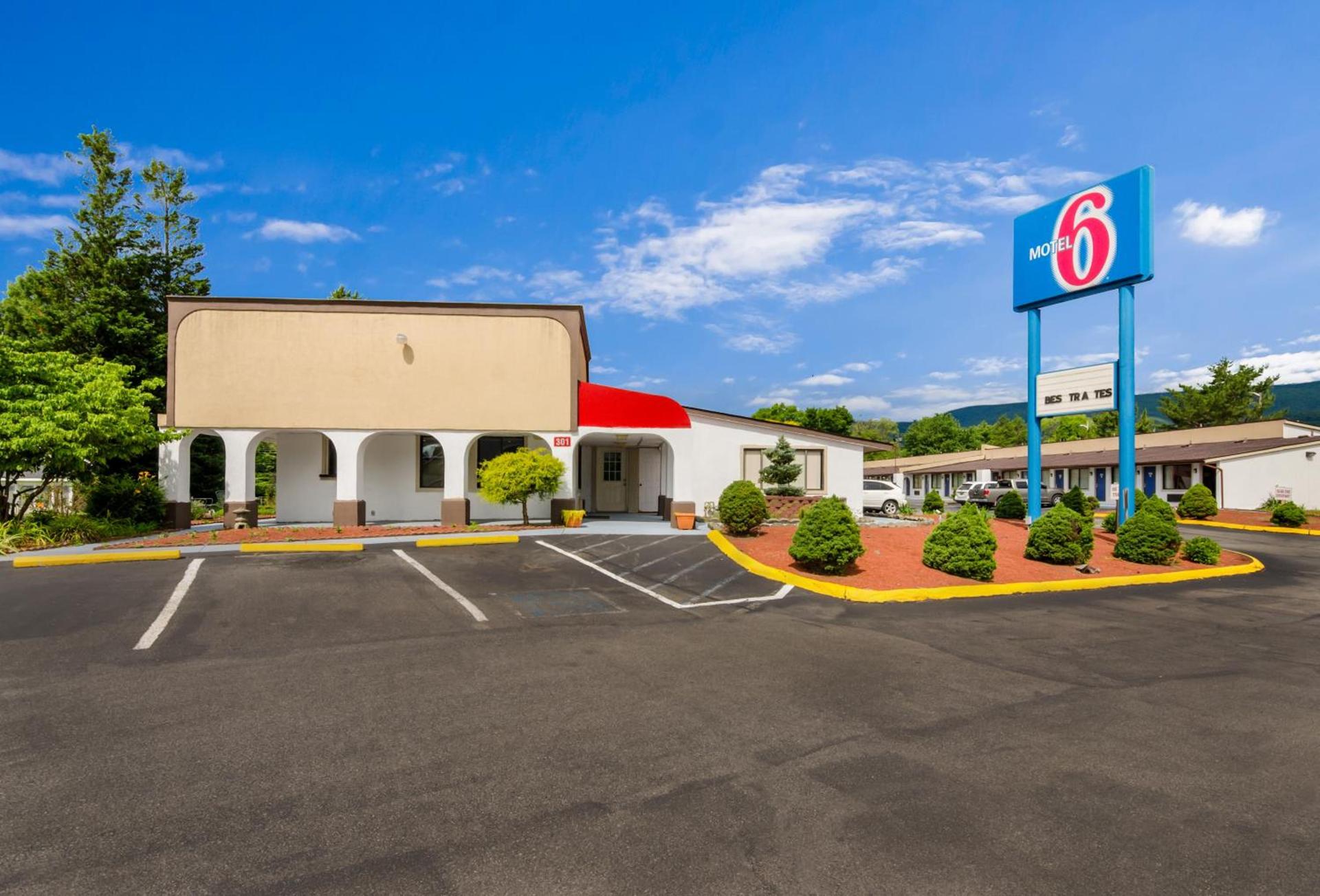 Motel 6-Salem, VA photo 1