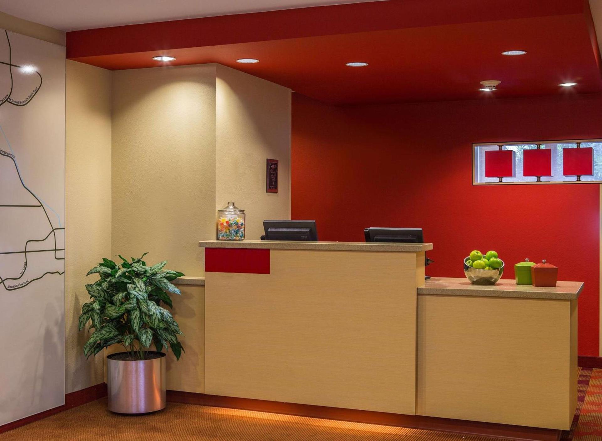 Sonesta Simply Suites Phoenix Scottsdale photo 2