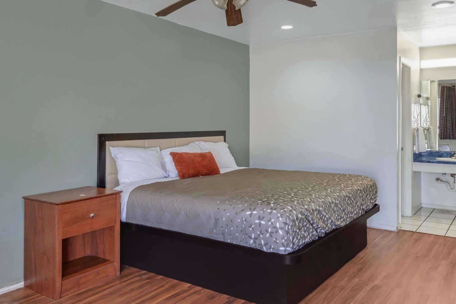 Americas Best Value Inn San Antonio Downtown Riverwalk photo 24