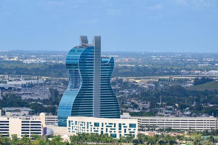 Zèn - Female Only Dorms - Men Only Dorms - No Mix- WiFi - Parking - Coffee - Lockers -Airport-Hard Rock Casino - Fort Lauderdale Beach - Cruise Port - Holl photo 1