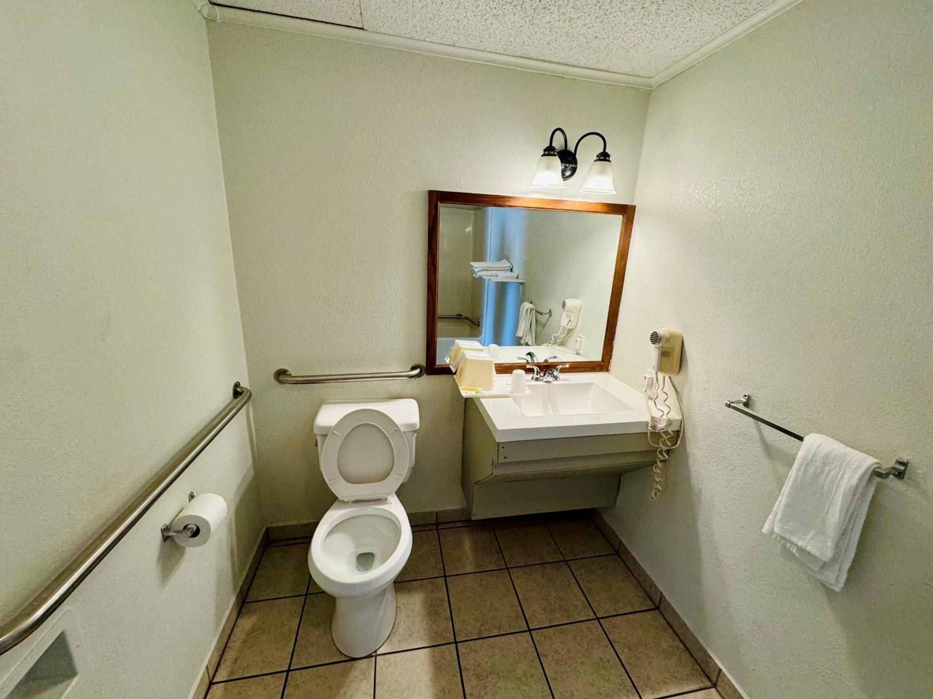 Knights Inn Bridgeport Frankenmuth photo 17