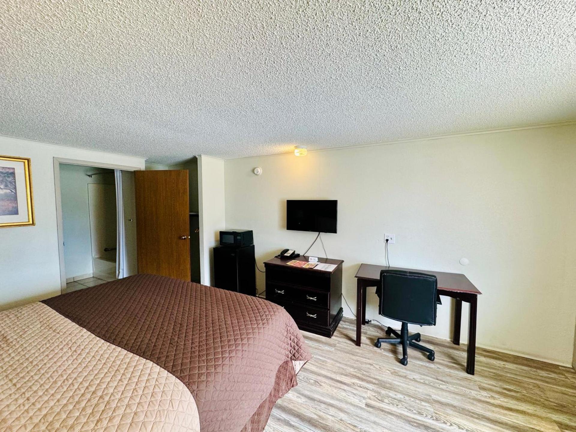 Knights Inn Bridgeport Frankenmuth photo 25
