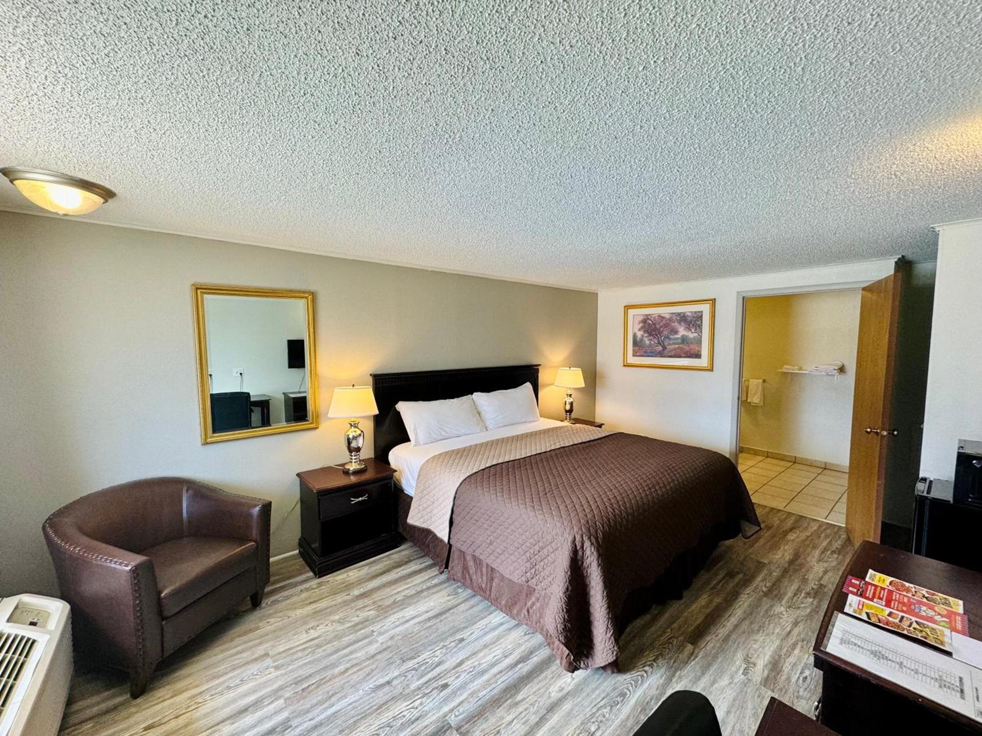 Knights Inn Bridgeport Frankenmuth photo 24