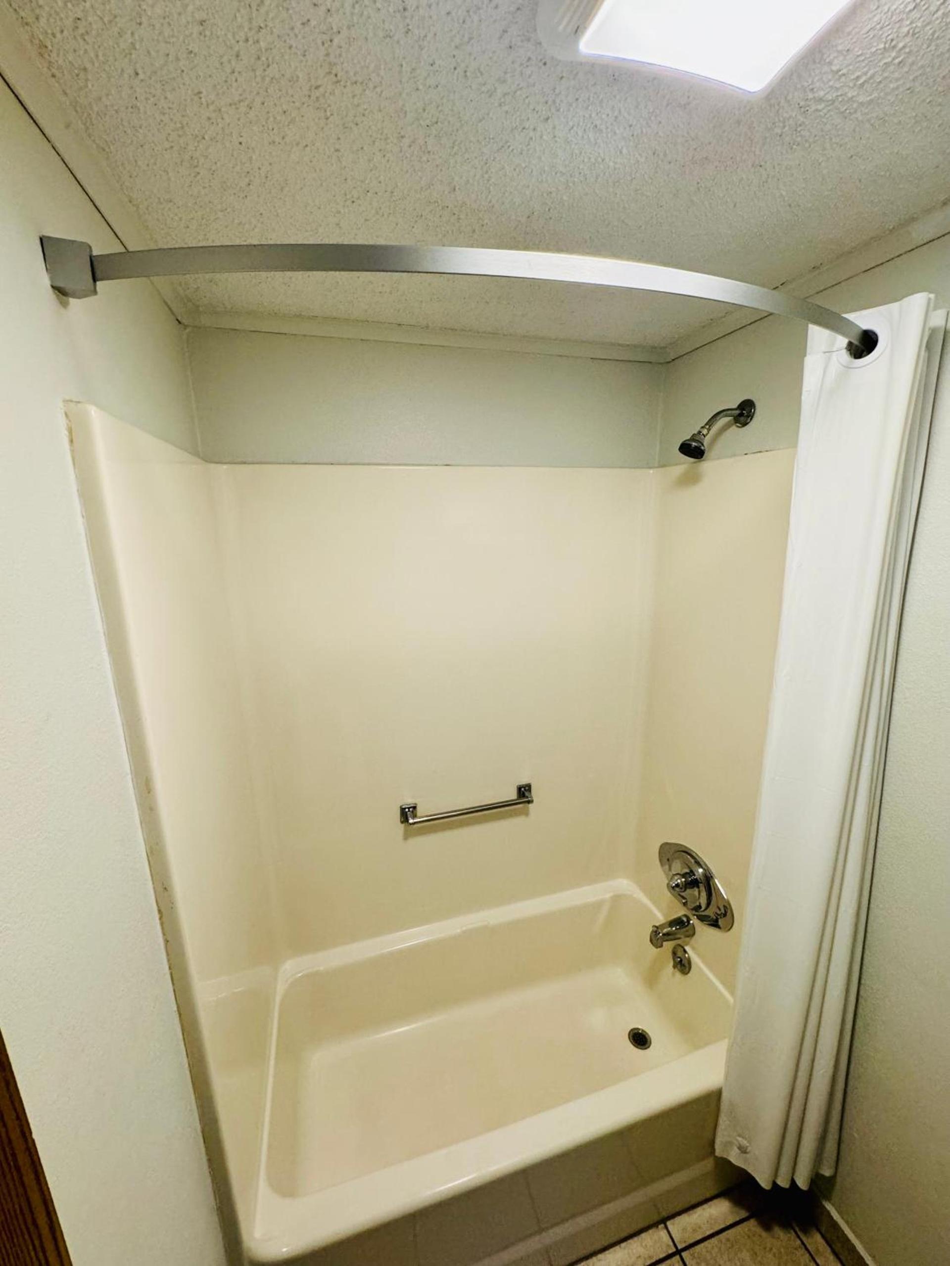 Knights Inn Bridgeport Frankenmuth photo 28